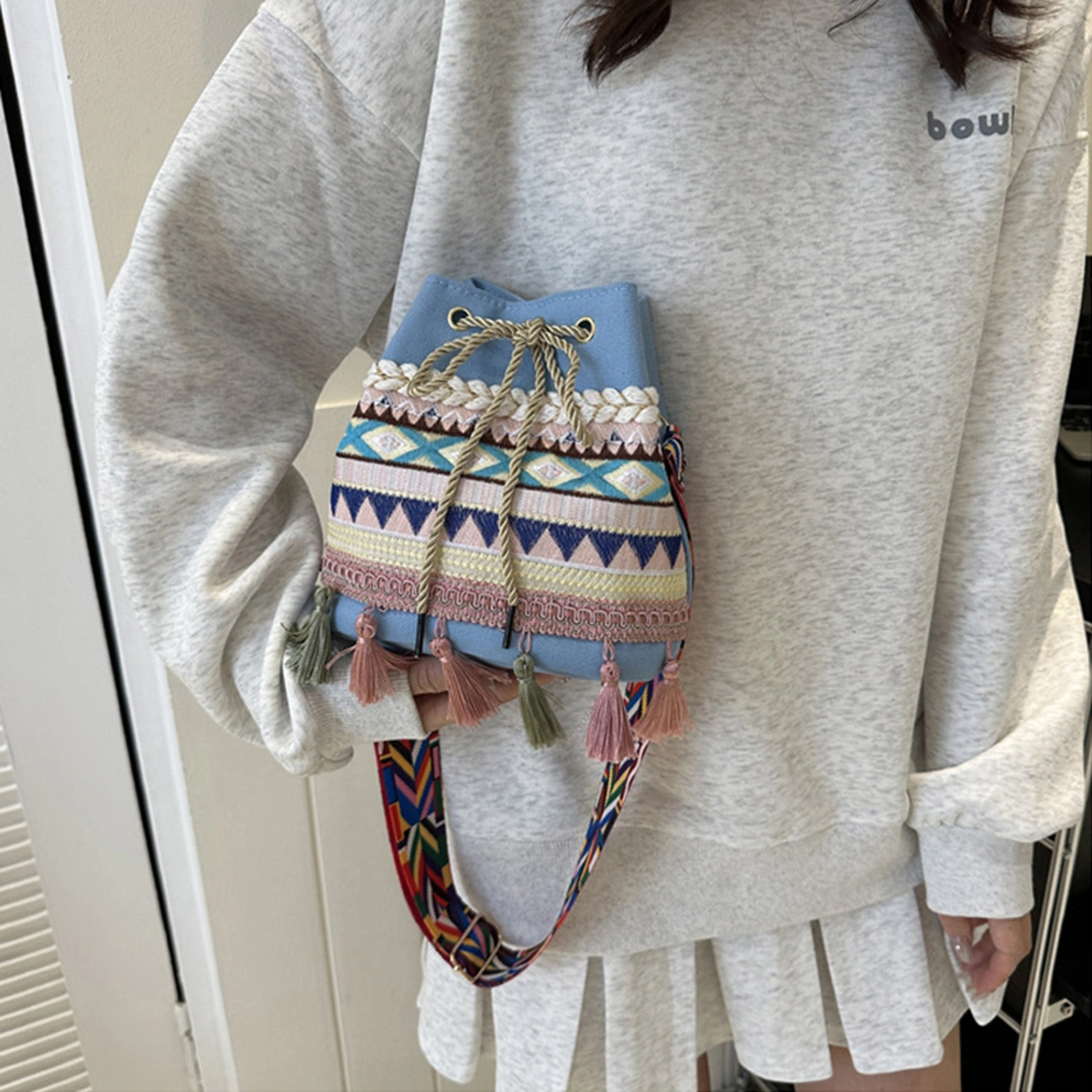 Womens Woven Shoulder Bag Chinese Style Tassel Crossbody Purse