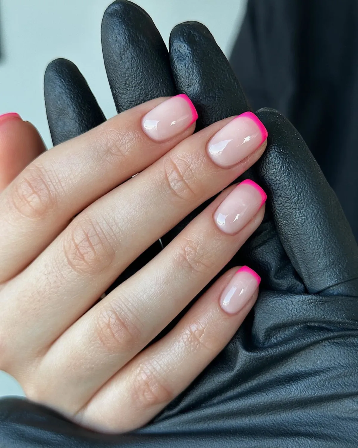 120Pcs Pink French Tip Press on Nails Short Square Fake Nails, Full Cover Glossy Short False Nails Acrylic Glue on Nails with 5 Sheets Adhesive Tabs for Women Girls