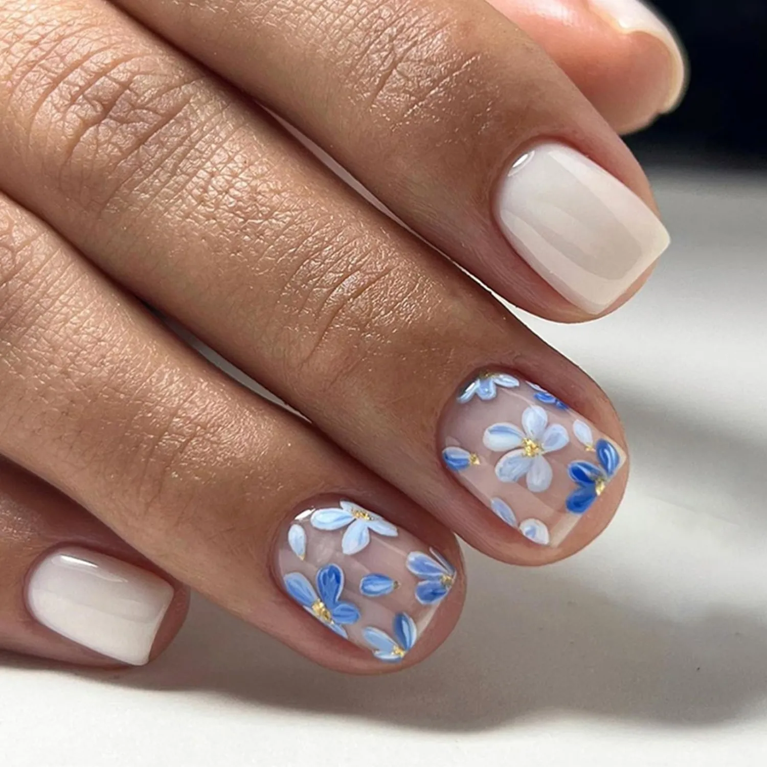 Nails Press ons,White Short Square Press on Nails Fake/False Nails with Blue Flower Designs Glossy Acrylic Artificial Nails Stick on Nails for Women 24Pcs