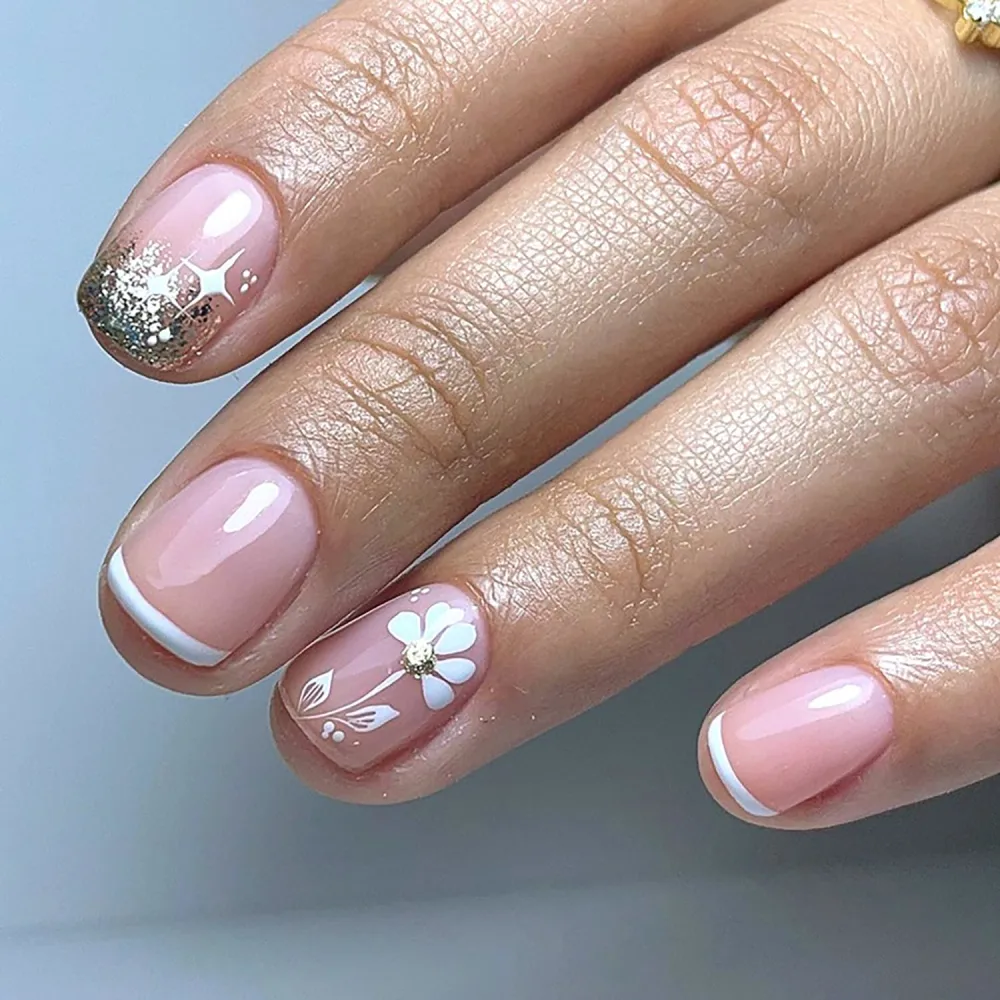 Square Press on Nails Short RIICFDD French Fake Nails Nude Pink Full Cover False Nails with White Flower Designs Floral Acrylic Press on Nails Artificial Nails for Women Girls