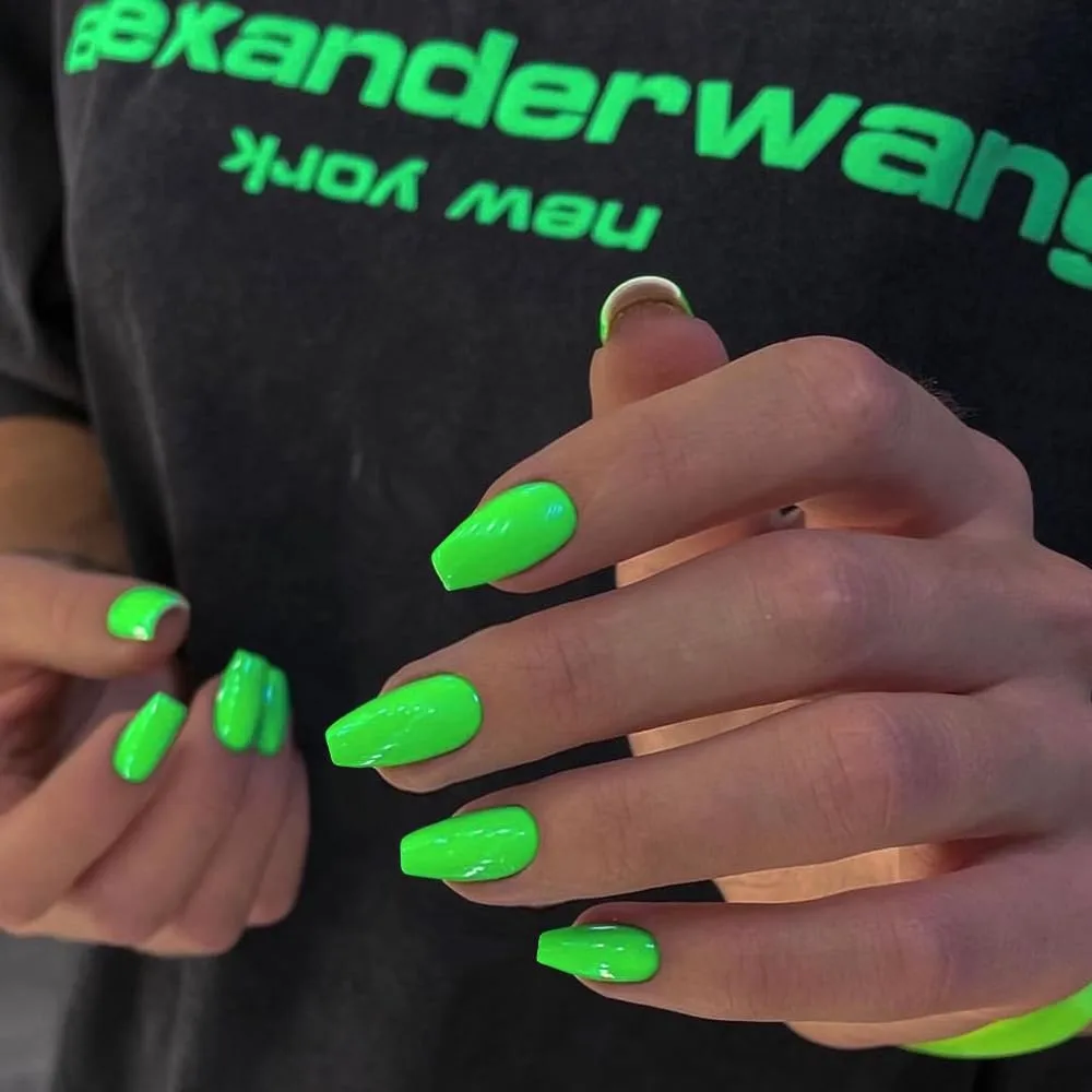 St. Patrick's Day Neon Green Press on Nails Medium Coffin Fake Nails Press ons, KXAMELIE False Nails Tips Medium Length Glue on Nails Natural Thick Long Acrylic Nails 24Pcs Coffin Nails for Women