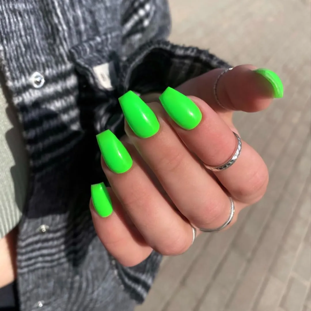 St. Patrick's Day Neon Green Press on Nails Medium Coffin Fake Nails Press ons, KXAMELIE False Nails Tips Medium Length Glue on Nails Natural Thick Long Acrylic Nails 24Pcs Coffin Nails for Women