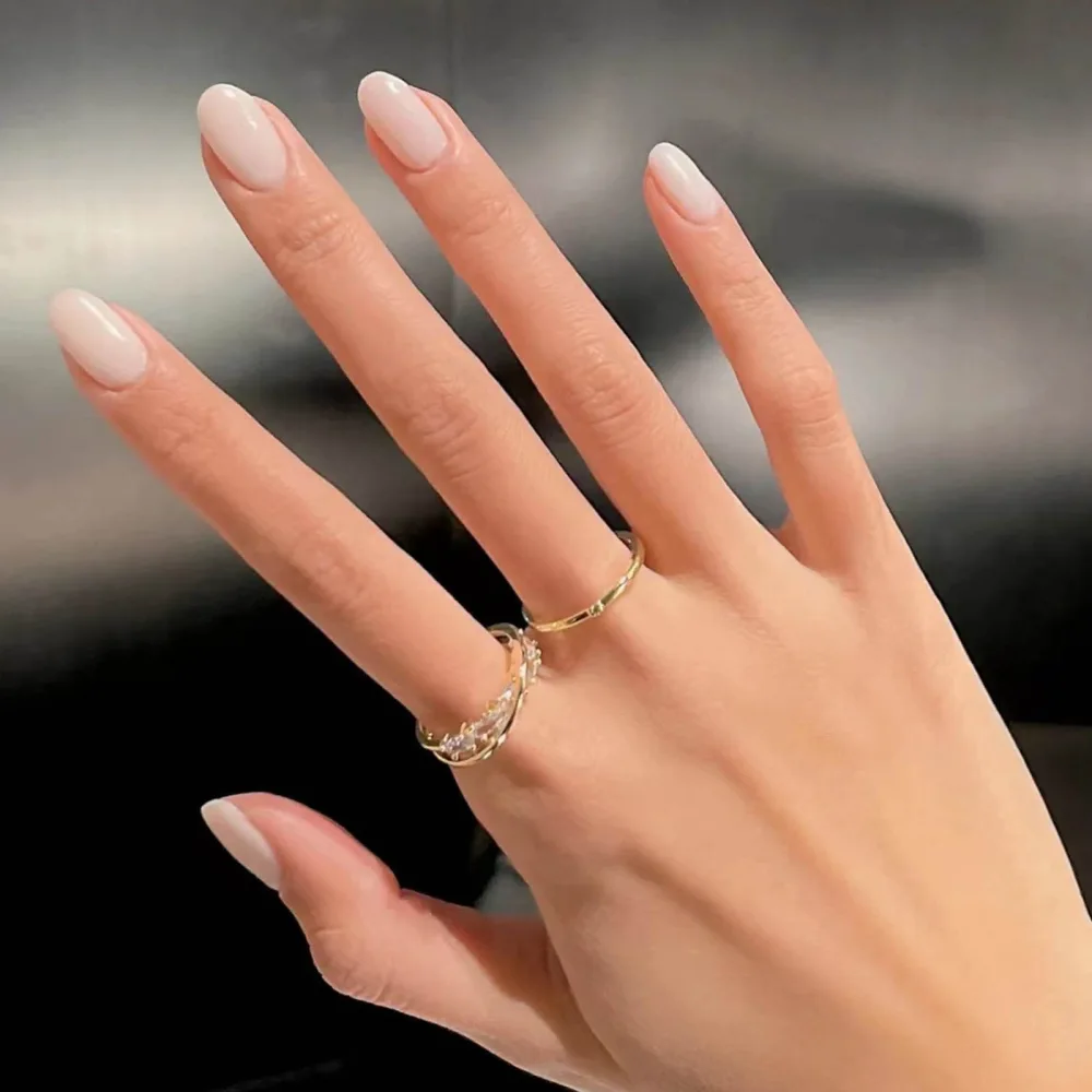 Short Press on Nails Almond White Fake Nails Acrylic Glossy False Nails Full Cover Gradient Nails for Women and Girls 24PCS