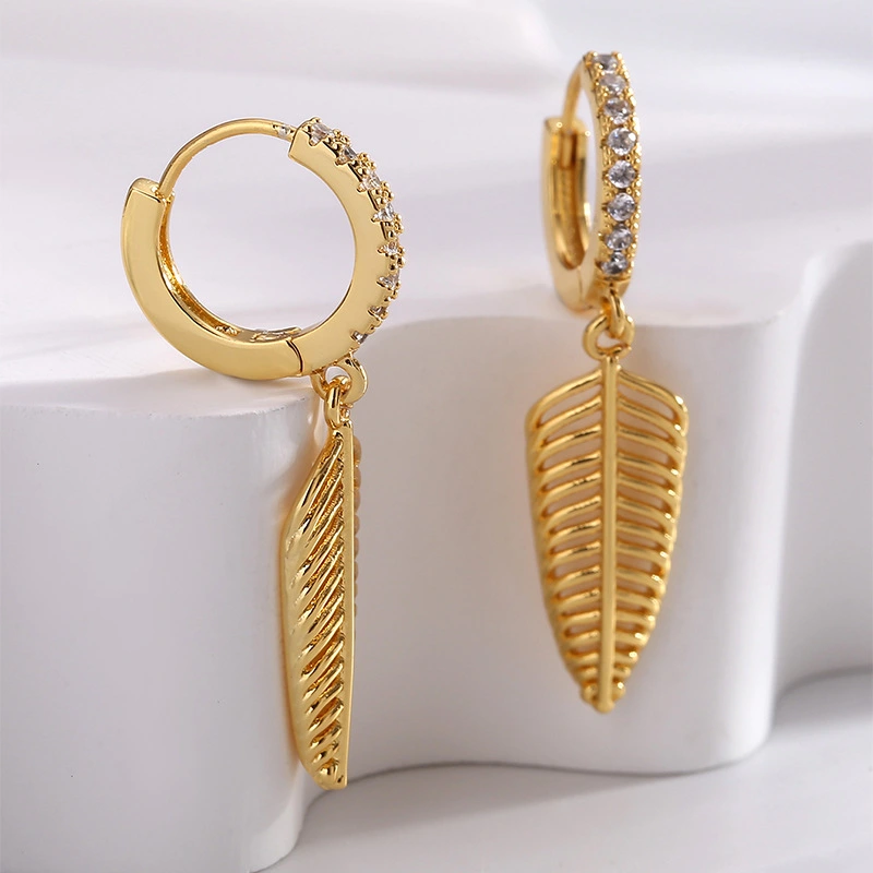 Women's Fashion Geometric Feather Earrings