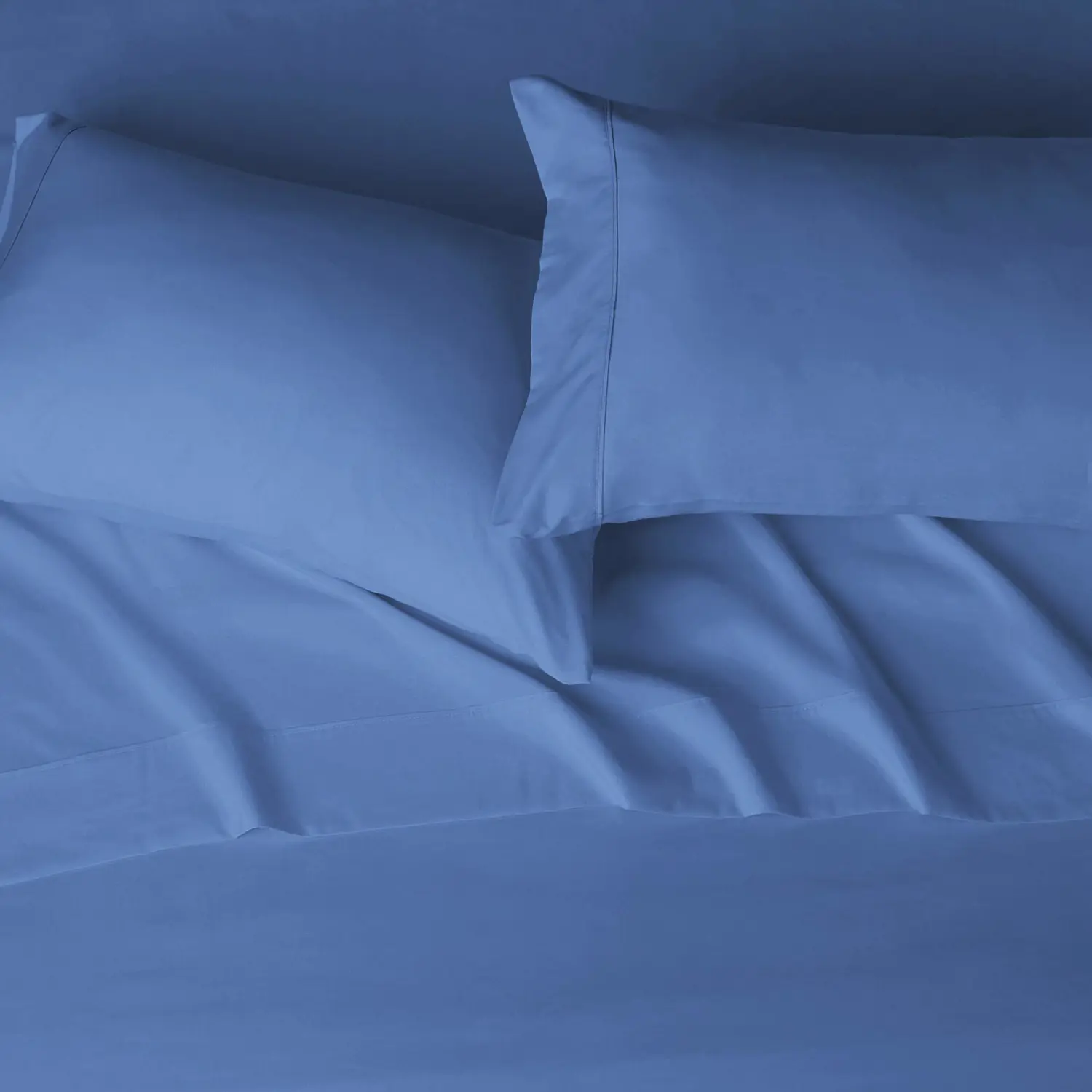 Amazon Basics Lightweight Super Soft, Wrinkle-Free, Breathable Easy Care Microfiber 4-Piece Bed Sheet Set with 14-Inch Deep Pockets, Queen, Dutch Blue, Solid