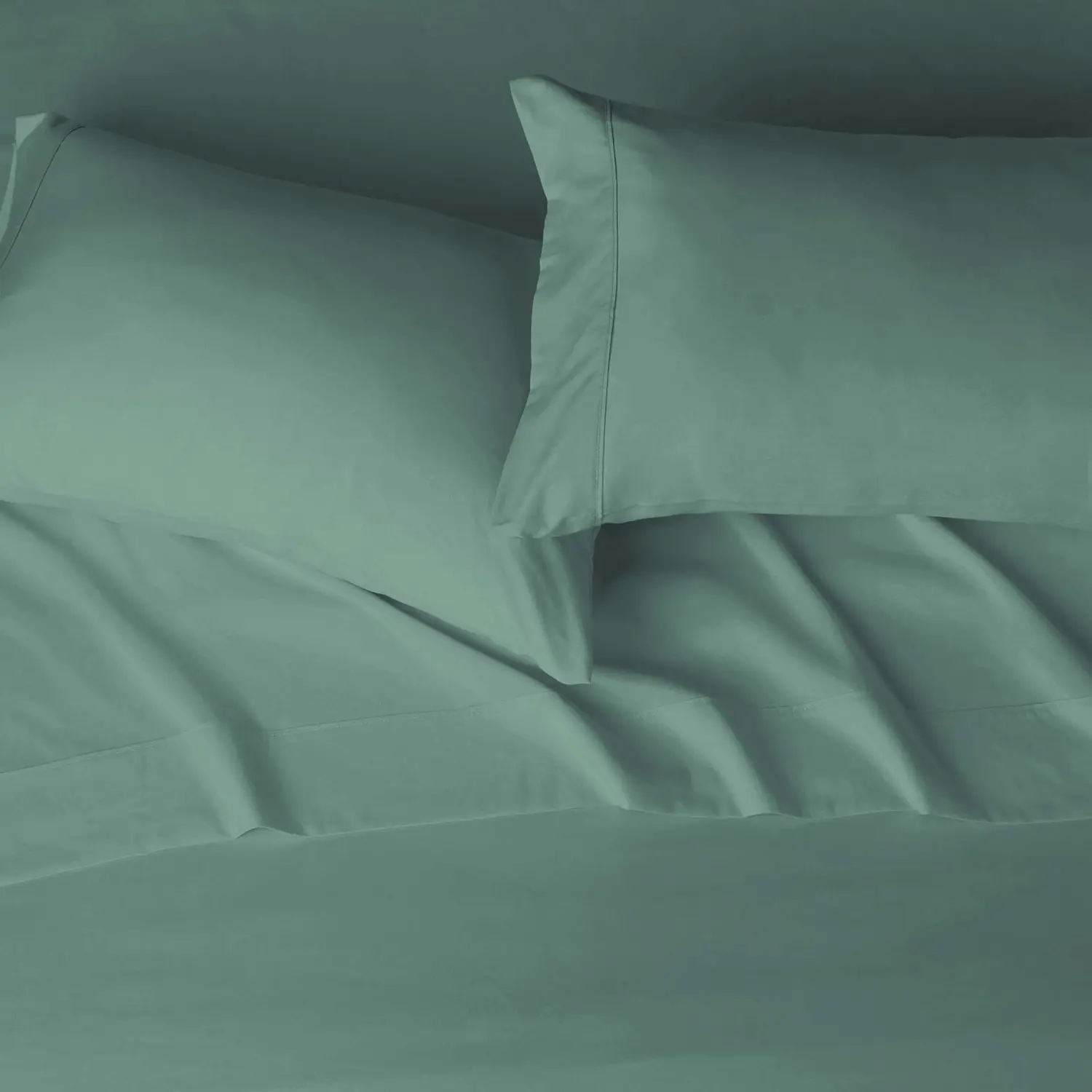 Amazon Basics Lightweight Super Soft, Breathable Easy Care Microfiber 4-Piece Bed Sheet Set with 14-Inch Deep Pockets, Queen, Emerald Green, Solid