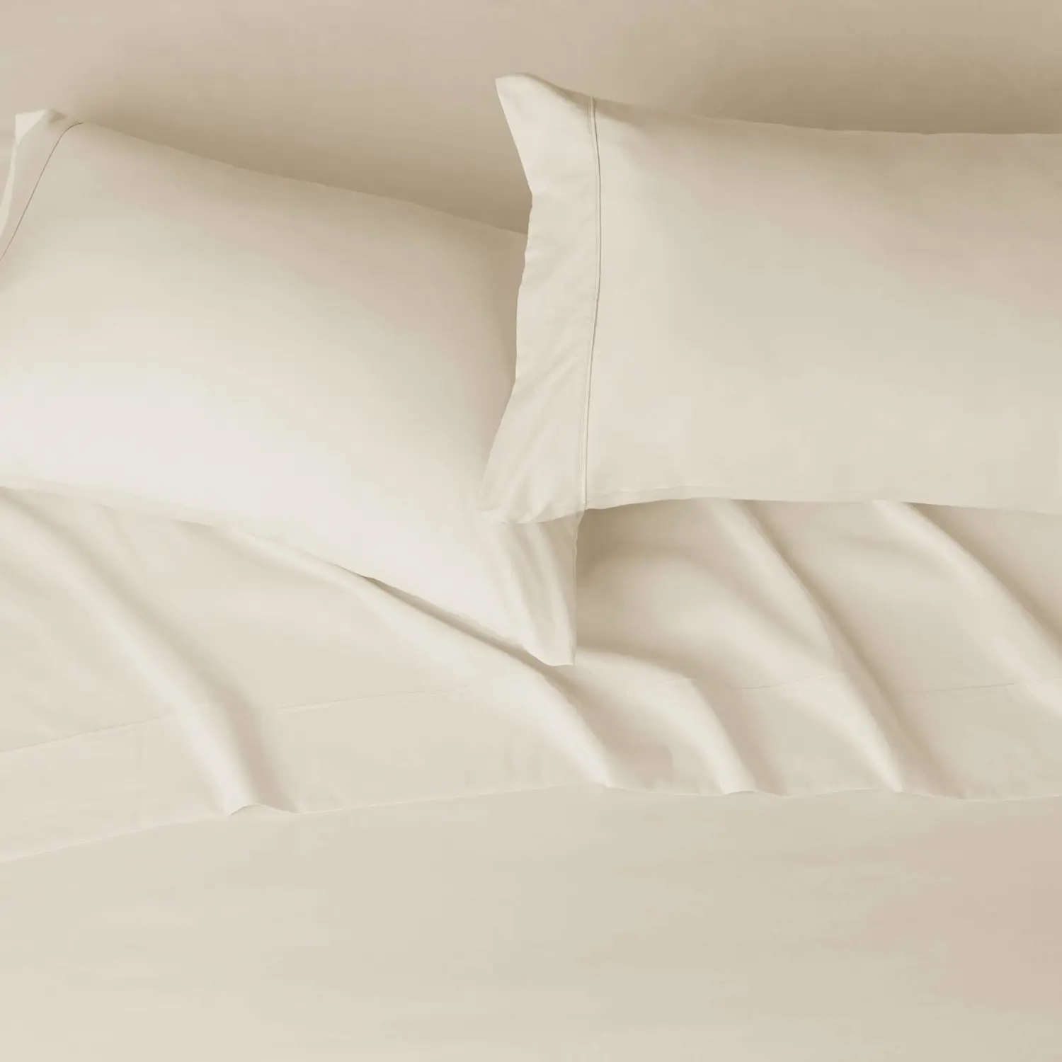 Amazon Basics Lightweight, Wrinkle-Free, Breathable Microfiber 4 Piece Bed Sheet Set with 14-Inch Deep Pockets, Full, Beige, Solid