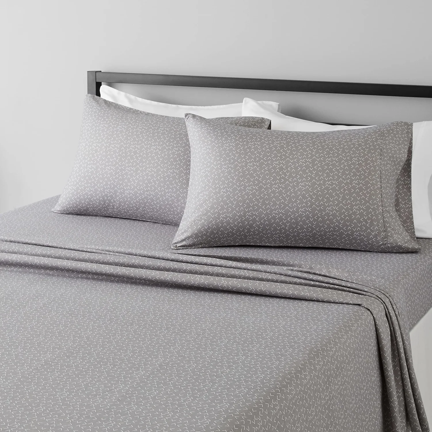 Amazon Basics Soft, Breathable Queen Size Bed Sheets, Deluxe Microfiber 4-Piece, Gray Arrows