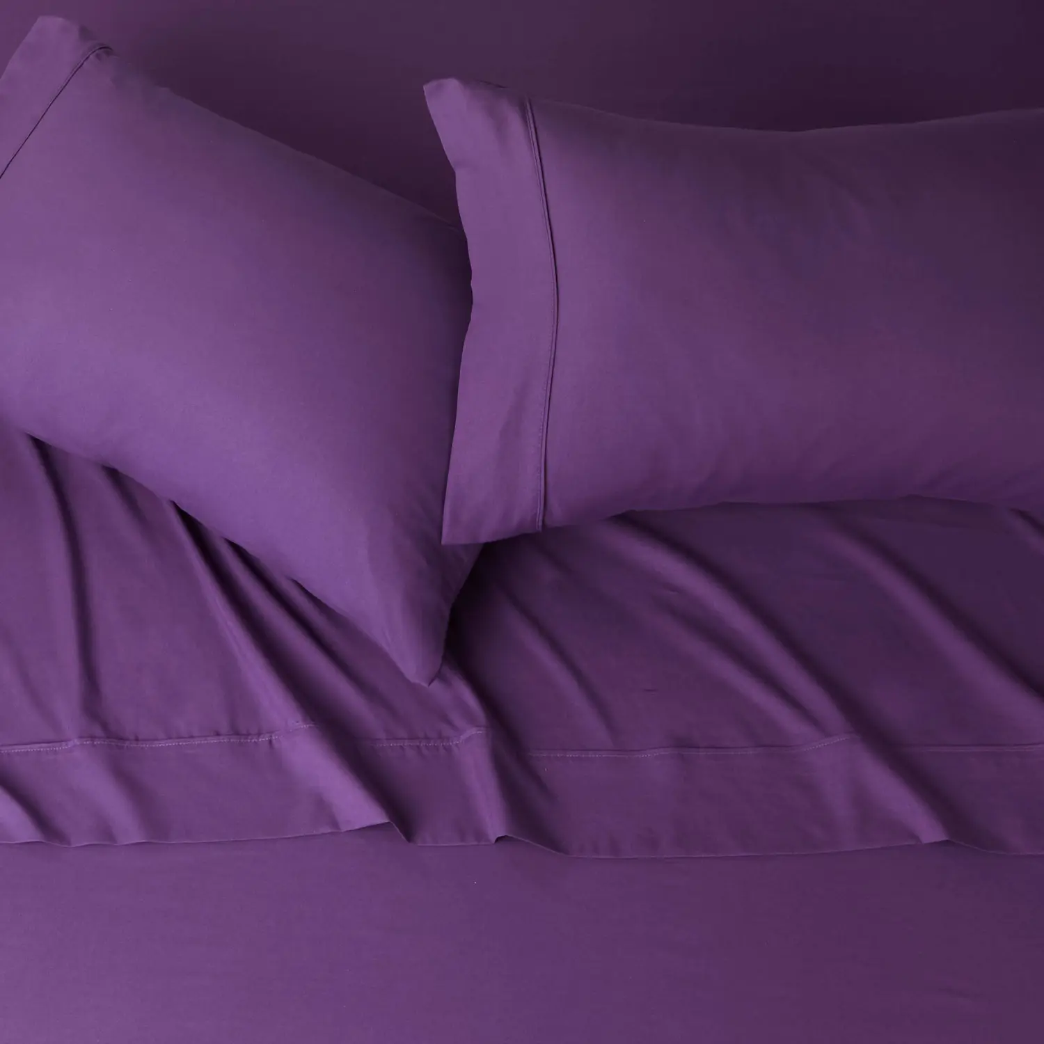 Amazon Basics Lightweight Super Soft, Comfortable Easy Care Microfiber 4 Piece Bed Sheet Set with 14-Inch Deep Pockets, Queen, Plum, Solid