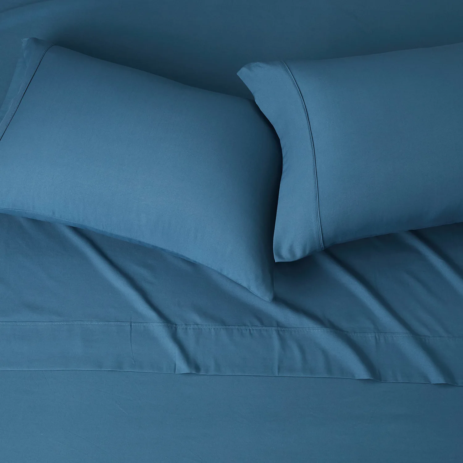 Amazon Basics Lightweight Super Soft Easy Care, Ultra Comfortable Microfiber 4-Piece Bed Sheet Set with 14-Inch Deep Pockets, Queen, Dark Teal, Solid