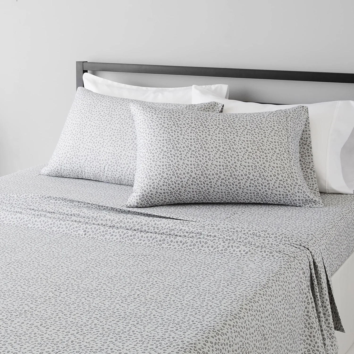 Amazon Basics Luxury, Wrinkle-Free Breathable Microfiber 4 Piece Bed Sheet Set With 14-Inch Deep Pockets, Queen, Gray Cheetah, Printed