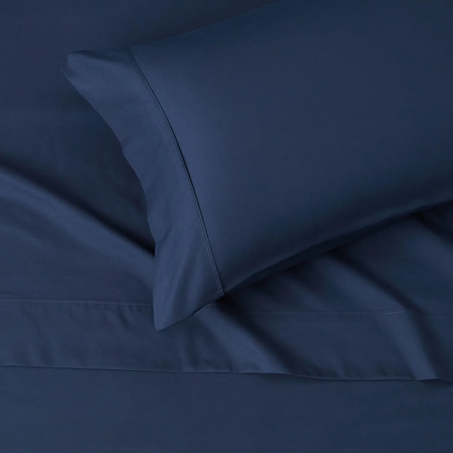 Amazon Basics Lightweight Super Soft Breathable Easy Care Microfiber 3 Piece Bed Sheet Set with 14-Inch Deep Pockets, Twin, Navy Blue, Solid