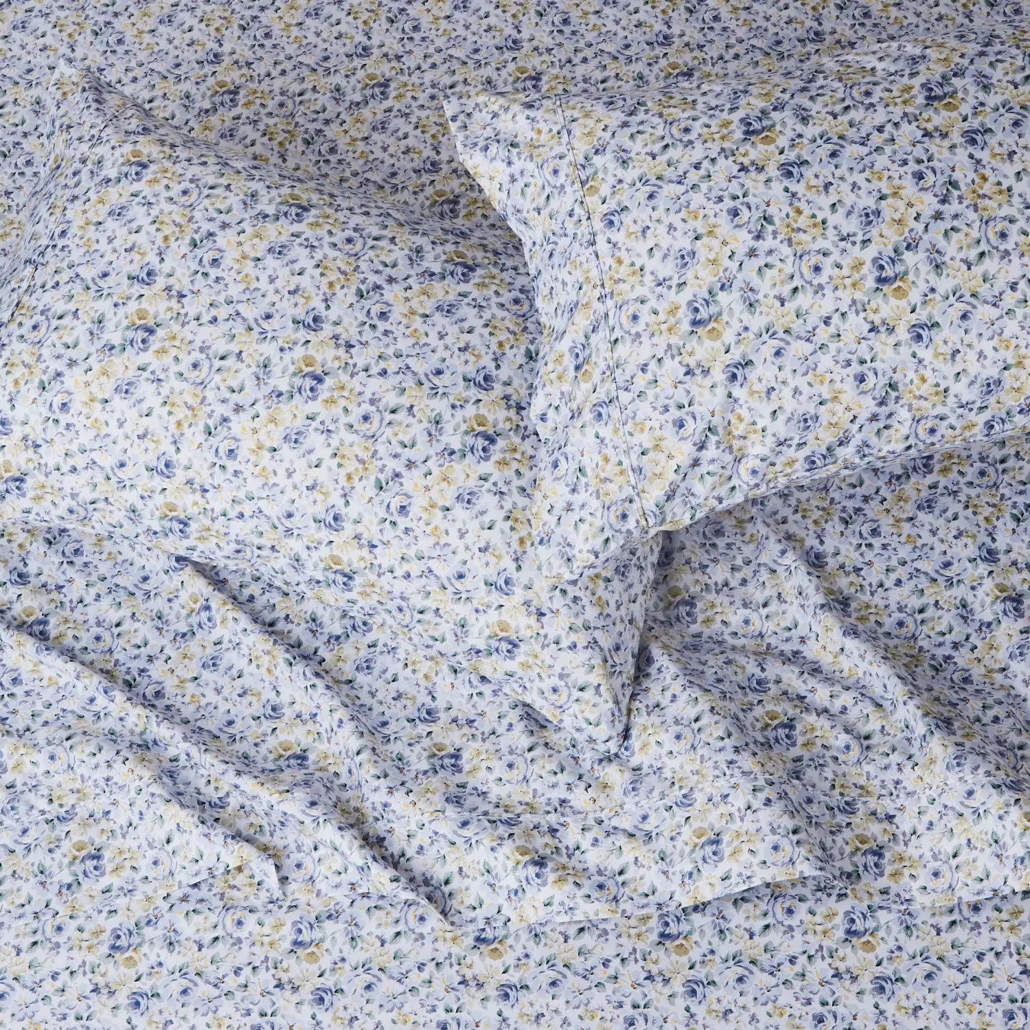 Amazon Basics Soft, Easy Care Deluxe Brushed Microfiber Queen Bed Sheets, 4-Piece, Blue Floral