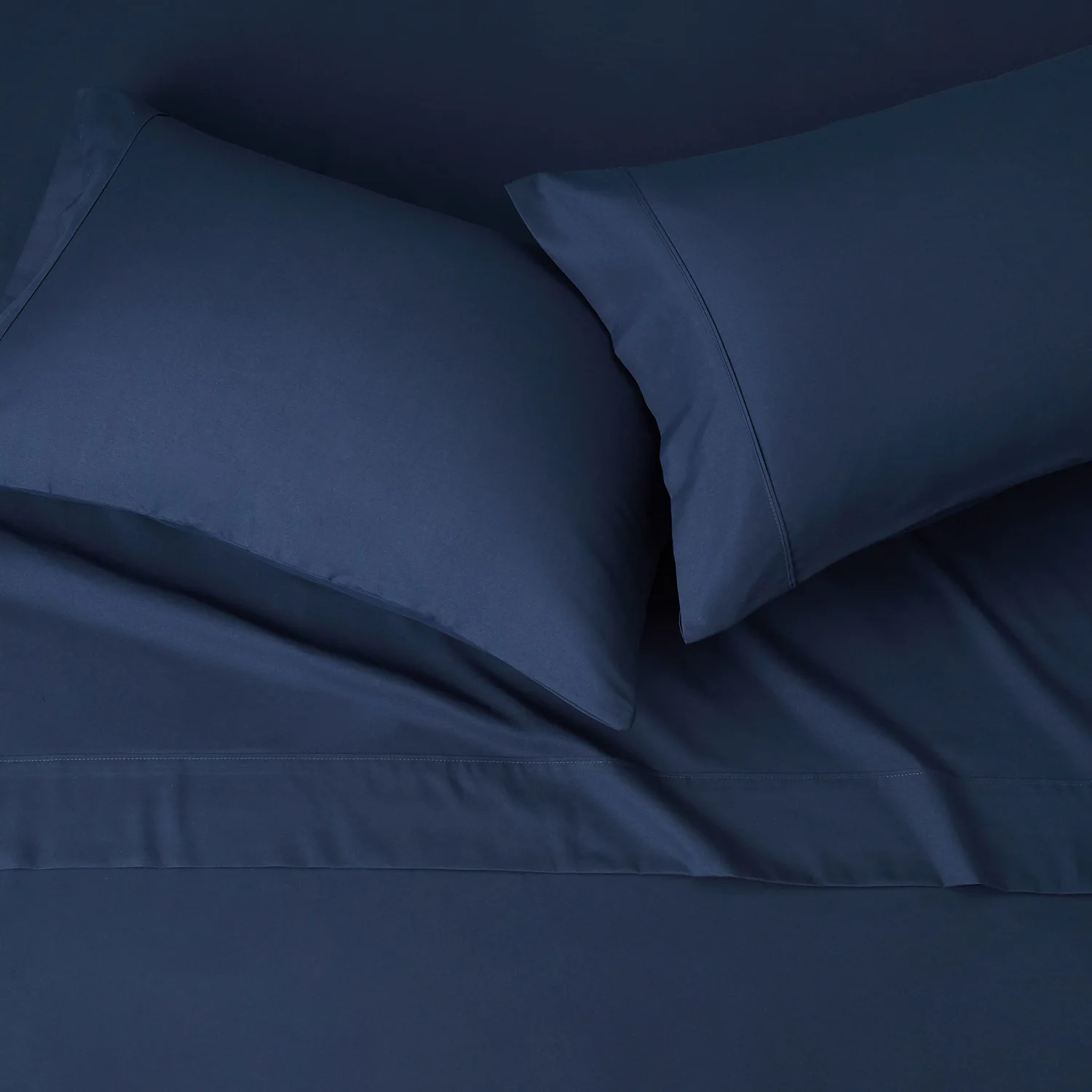 Amazon Basics Lightweight Super Soft Easy Care Microfiber 4 Piece Bed Sheets Set with 14-Inch Deep Pockets, Queen, Navy Blue, Solid