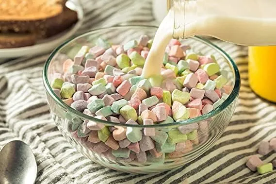 Sarah's Candy Factory Assorted Dehydrated Marshmallow Bits in Jar, 2.5 Lbs (updated)