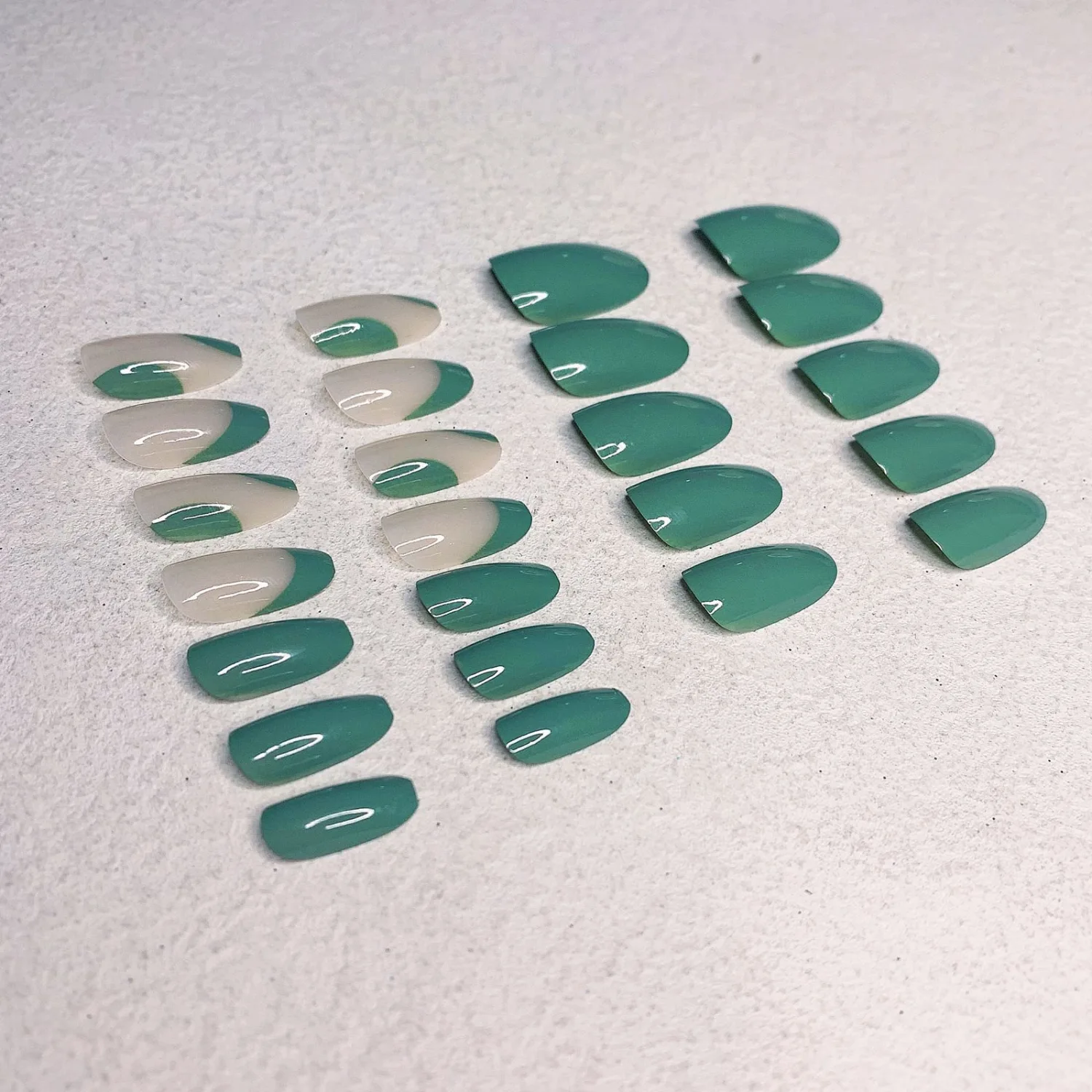 24 Pcs Press on Nails, Sunjasmine Fake Nails with Designs, Acrylic Nails False Nails with Nail Glue for Women (Medium Green)
