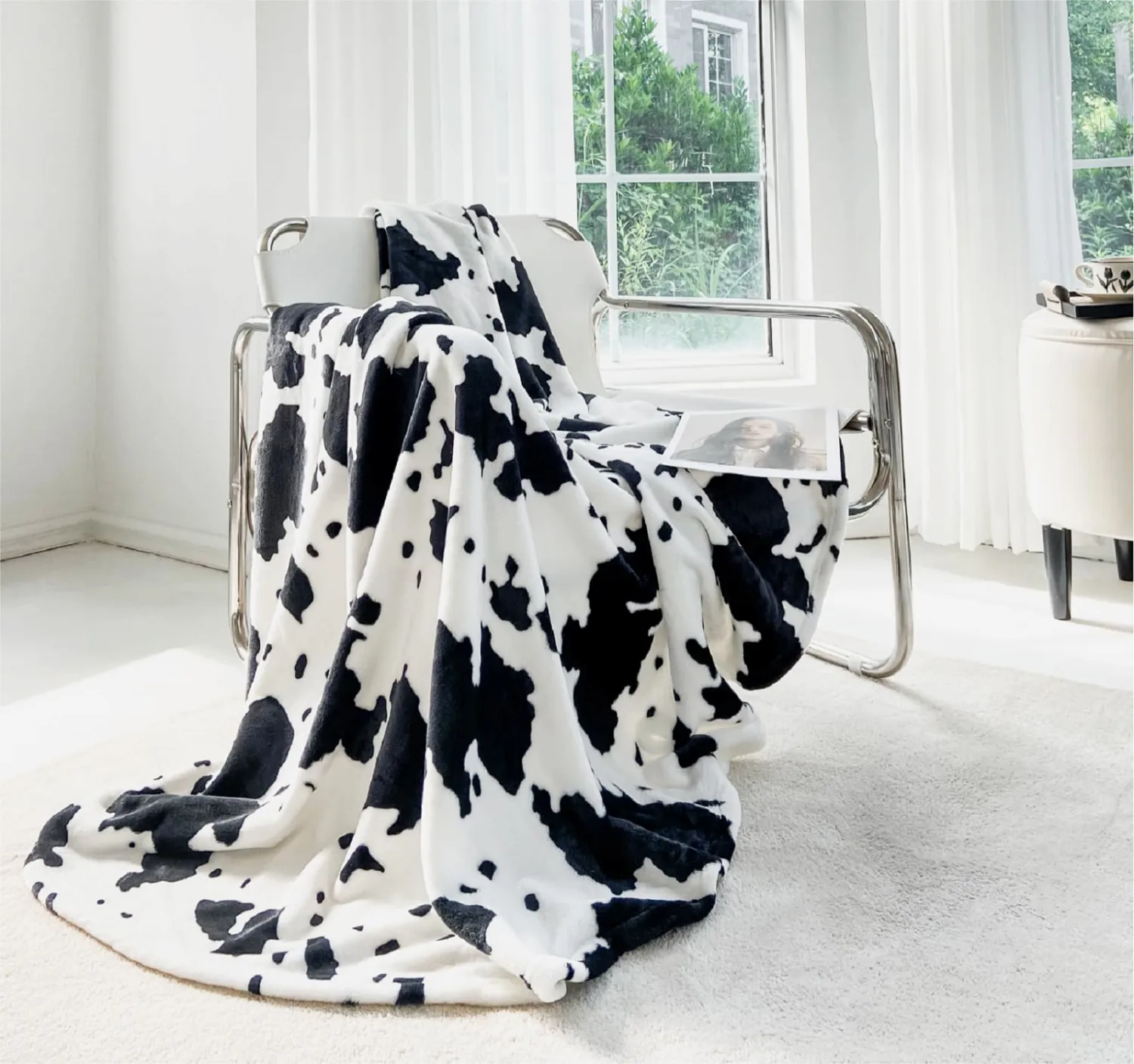 SeaRoomy Cow Print Blanket Soft Fuzzy Fleece Flannel Cow Throw Blanket for Couch Bed Cute Funny Cow Print Blanket for Adults Novelty Cool Birthday Gifts Gag Gifts for Adults Teens