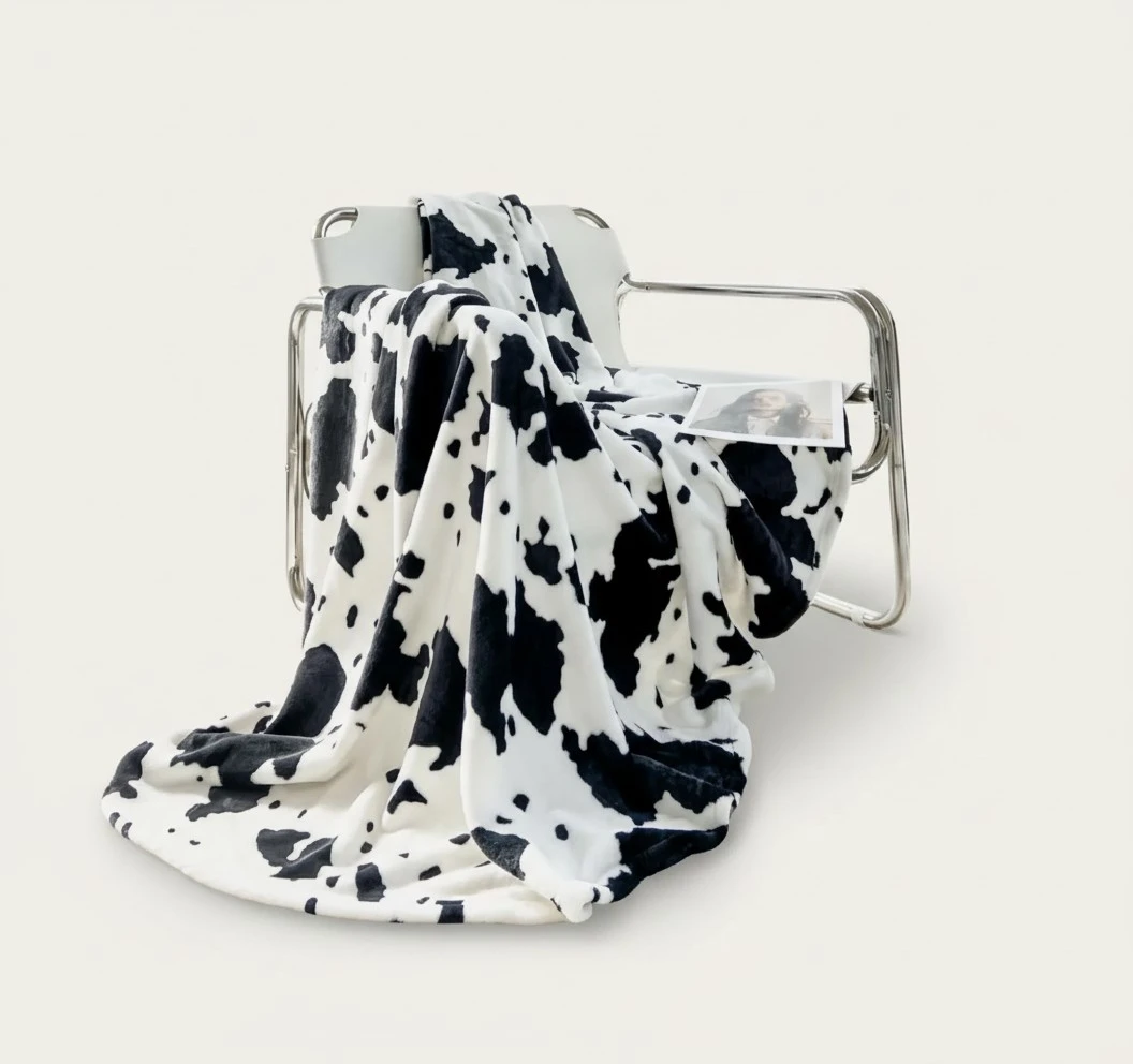 SeaRoomy Cow Print Blanket Soft Fuzzy Fleece Flannel Cow Throw Blanket for Couch Bed Cute Funny Cow Print Blanket for Adults Novelty Cool Birthday Gifts Gag Gifts for Adults Teens