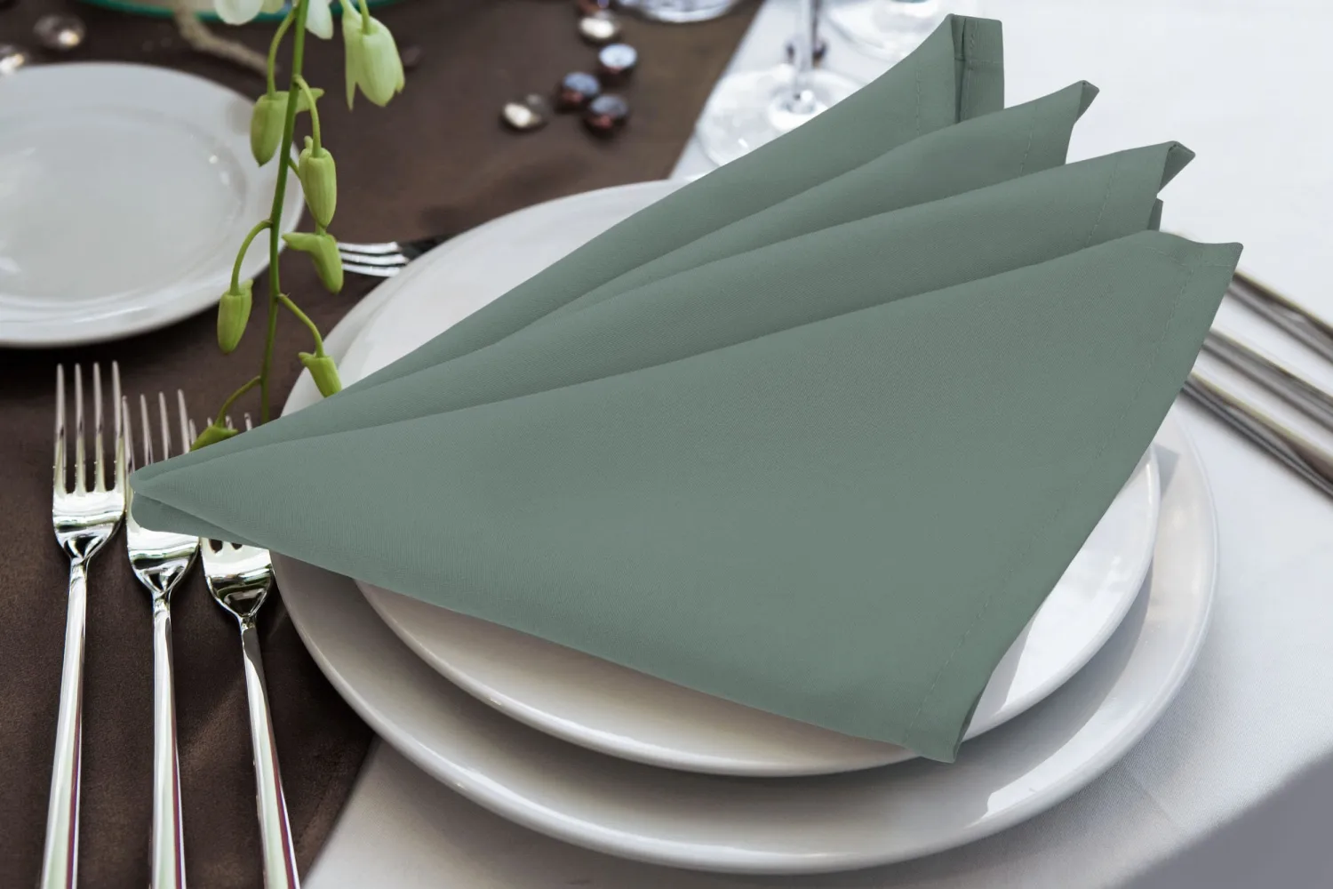 Utopia Home [24 Pack, Light Grey] Cloth Napkins 17x17 Inches, 100% Polyester Hemmed Edges, Washable and Reusable Ideal for Parties, Weddings and Dinners