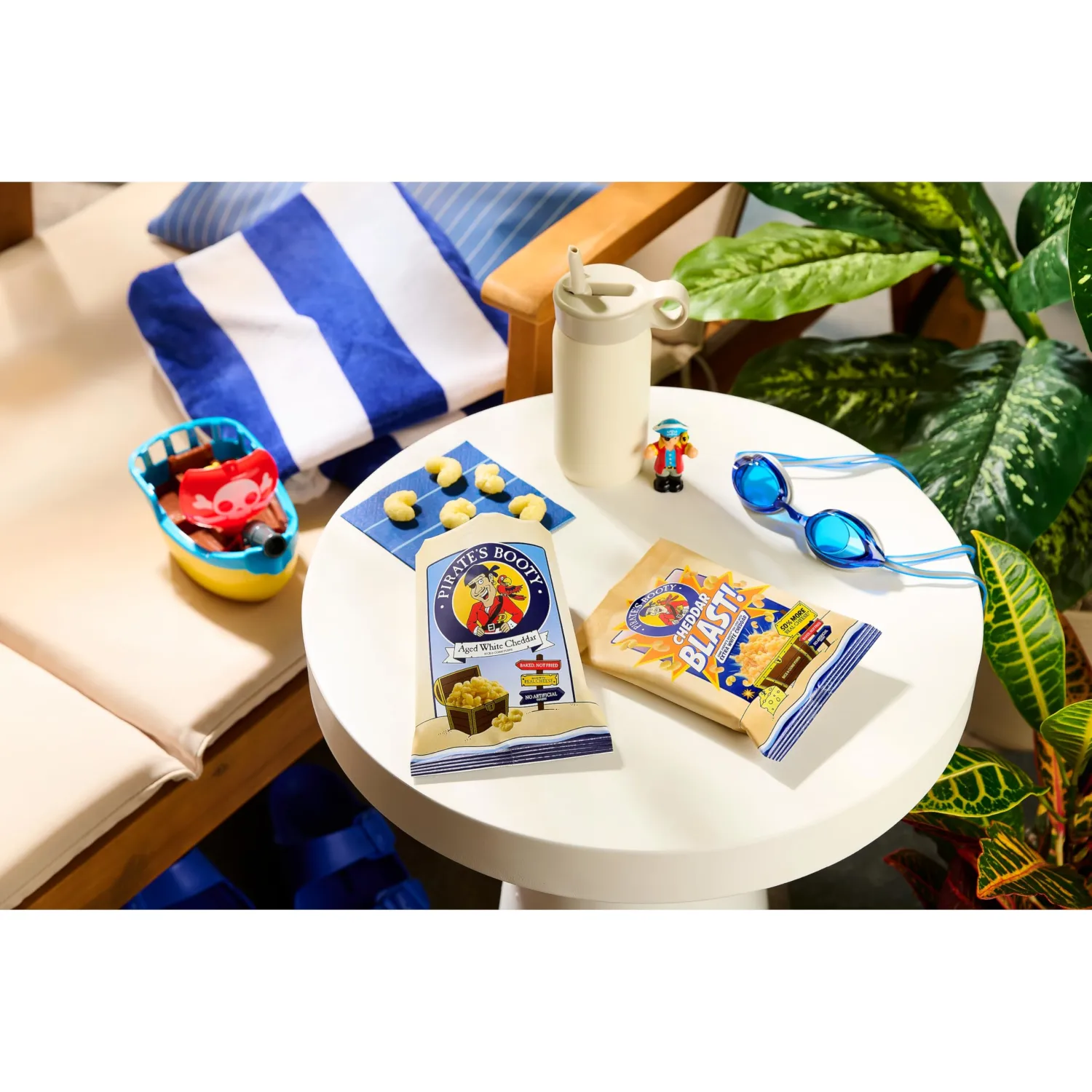 Pirate's Booty Aged White Cheddar and Cheddar Blast Cheese Puffs Variety Pack, Gluten Free, Individual Size Snack Bags (18 Count)