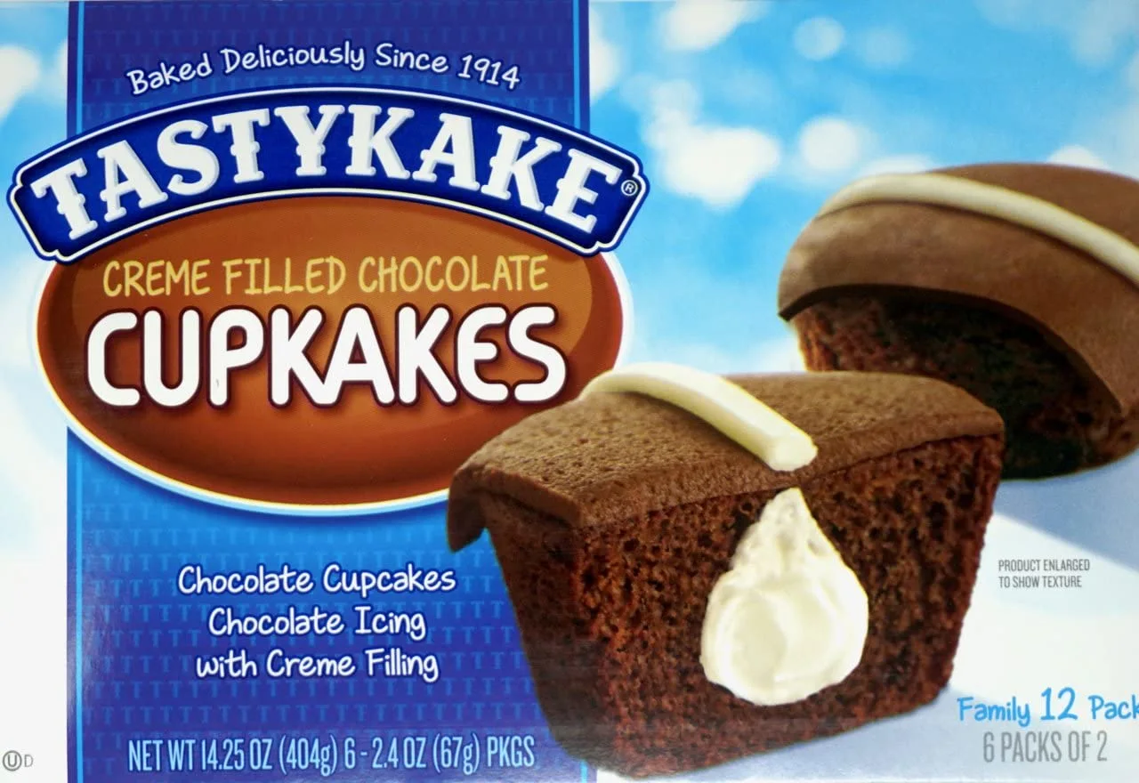 Door2DoorConnection Tastykake Cupkakes Family Pack and 1 Door2Door Connection Pen - A Philly Food Institution (Chocolate Cream Filled Iced , 1 Box)