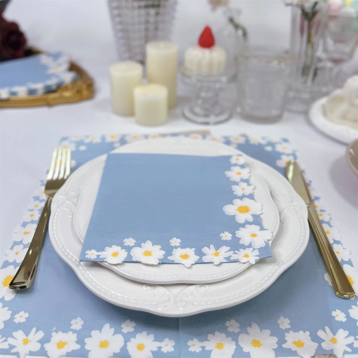Daisy Floral Paper Napkins 20-Count Disposable Decorative Dinner Napkins Spring Holiday Wedding Birthday Party Napkins Paper (Blue)