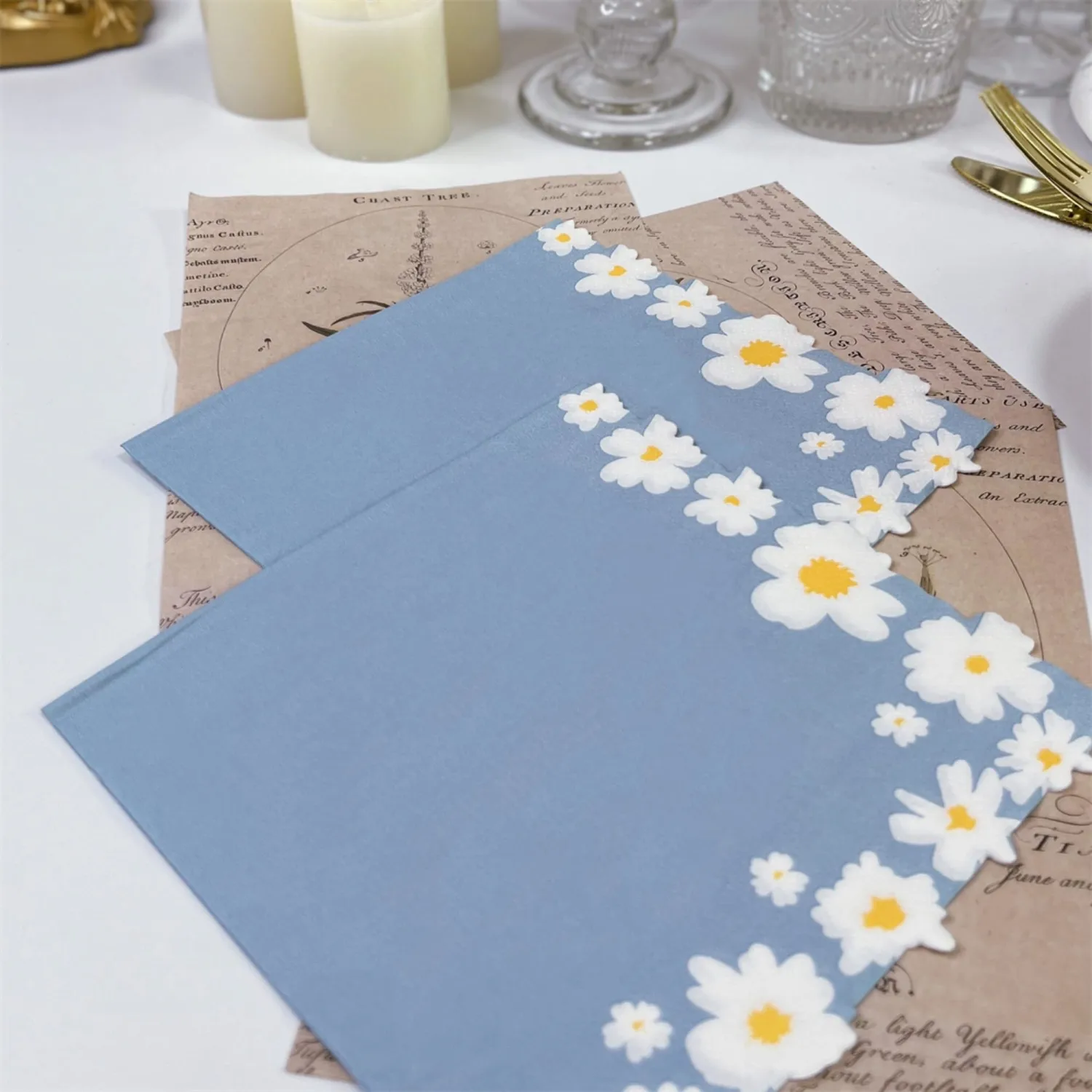 Daisy Floral Paper Napkins 20-Count Disposable Decorative Dinner Napkins Spring Holiday Wedding Birthday Party Napkins Paper (Blue)
