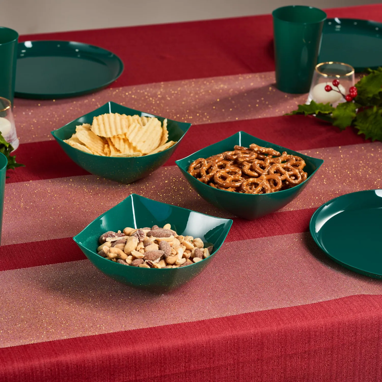 PLASTICPRO Disposable Square Serving Bowls, Party Snack or Salad Bowl, Plastic 2 green & 2 Red 16 Ounce Pack of 4 16 OUNCE