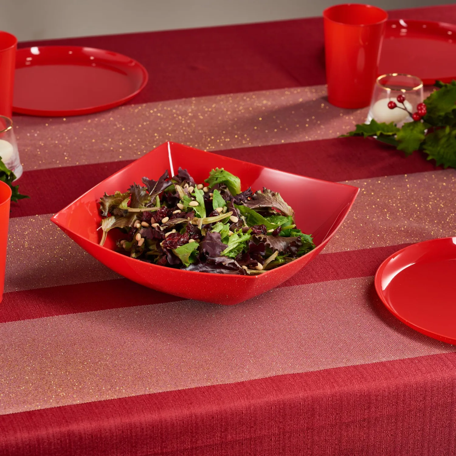 PLASTICPRO Disposable Square Serving Bowls, Party Snack or Salad Bowl, Plastic 2 Green & 2 Red 64 Ounce Pack of 4 64 OUNCE