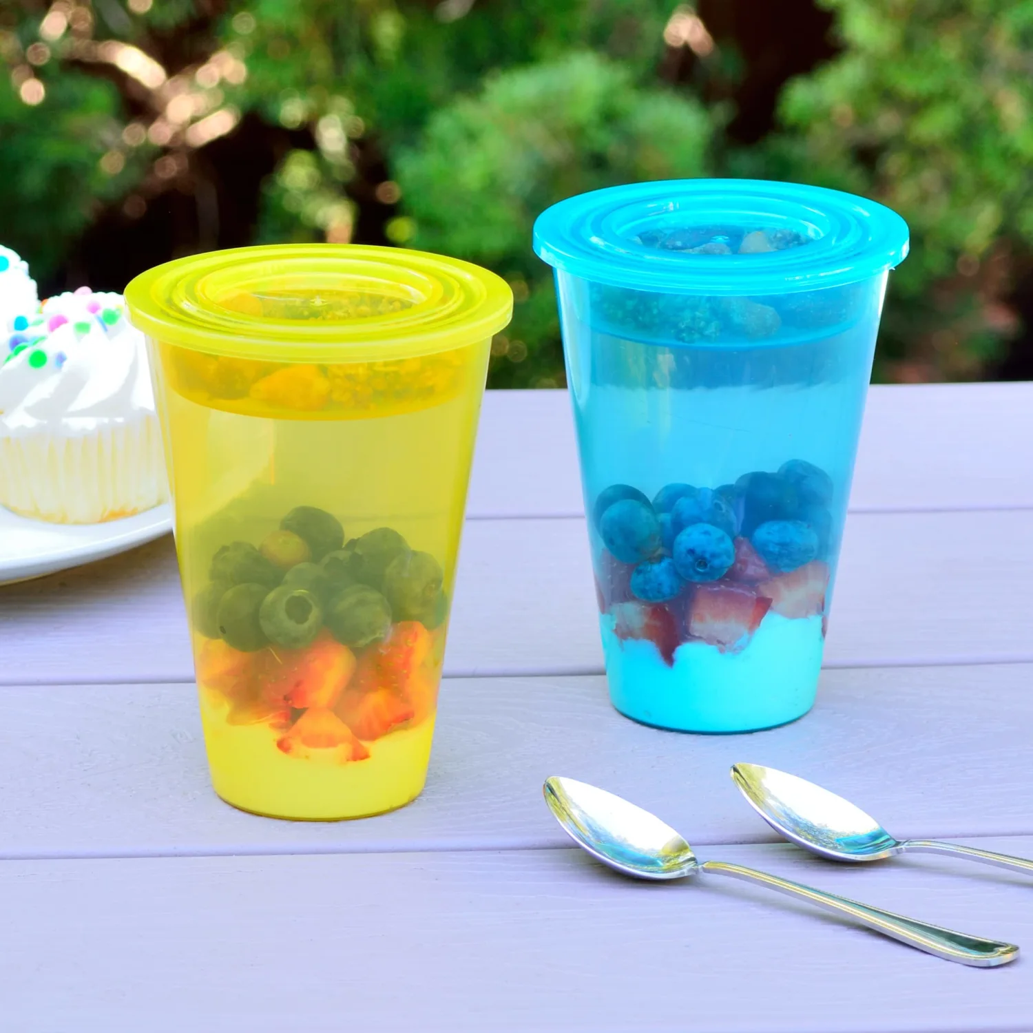 Youngever 7 Sets Plastic Parfait Cups with Lids and Inserts, Spill and Leak Proof (Large 12 Ounce)