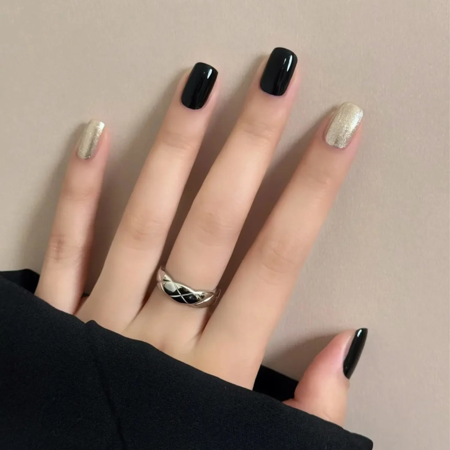 COSMOO Solid Black Nail Polish, 12ml Black Quick Dry Nail Lacquer, Vegan Chip-Resistant Long-Lasting Nail Lacquer for Nail Art Varnish, 0.41 fl oz