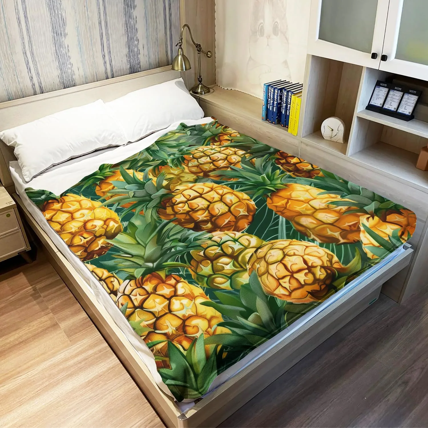 Pineapples Pattern Throw Blanket, Decorative Fleece Blanket with Fresh Fruit Design, Super Soft and Lightweight, Gifts for Women Girls Kids, 60" x 80"