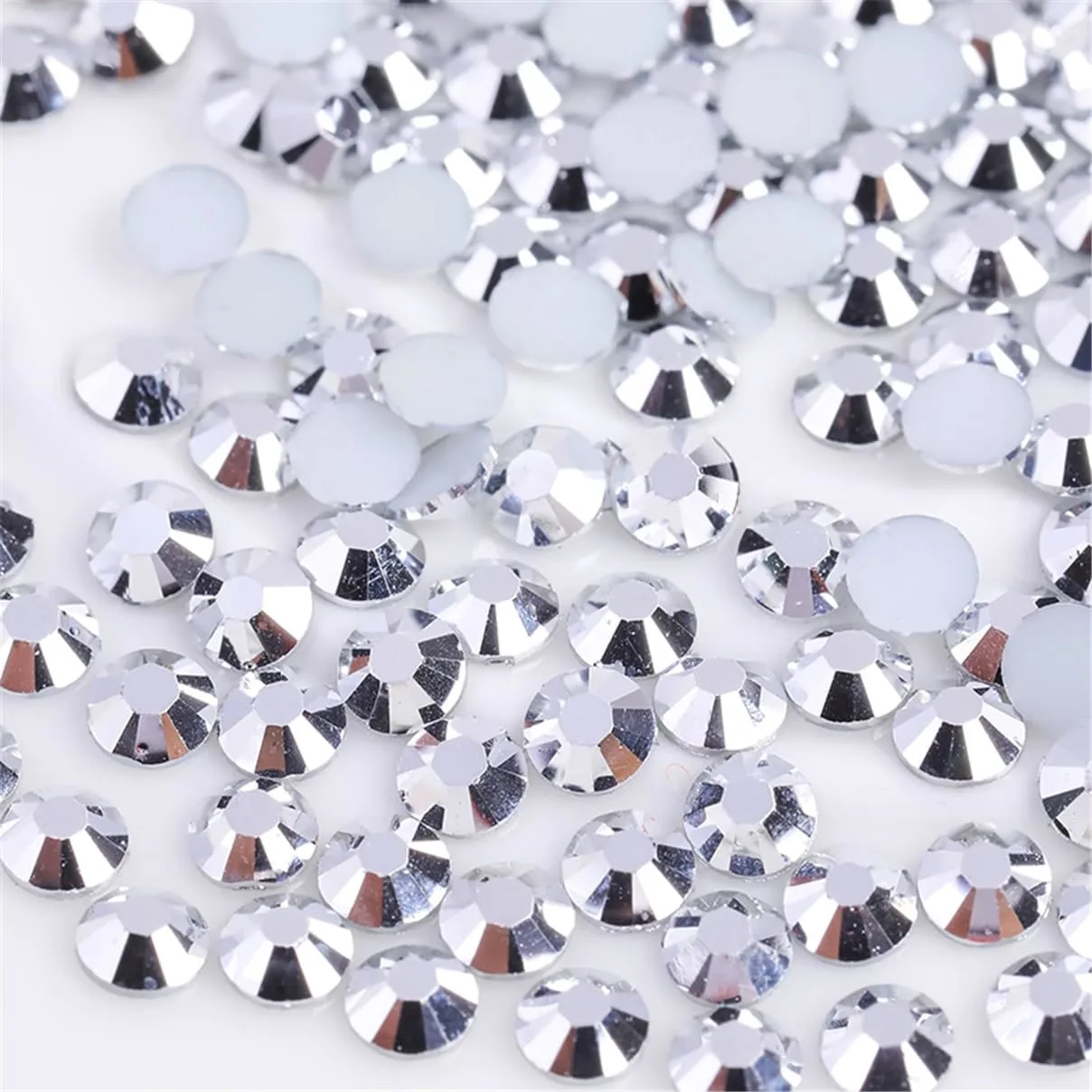 3000 Pieces SS6 2mm Flatback Rhinestones Clear Glass Round Gems Crystals for Nail Art DIY Crafts Clothes Shoes Bags (Silver)