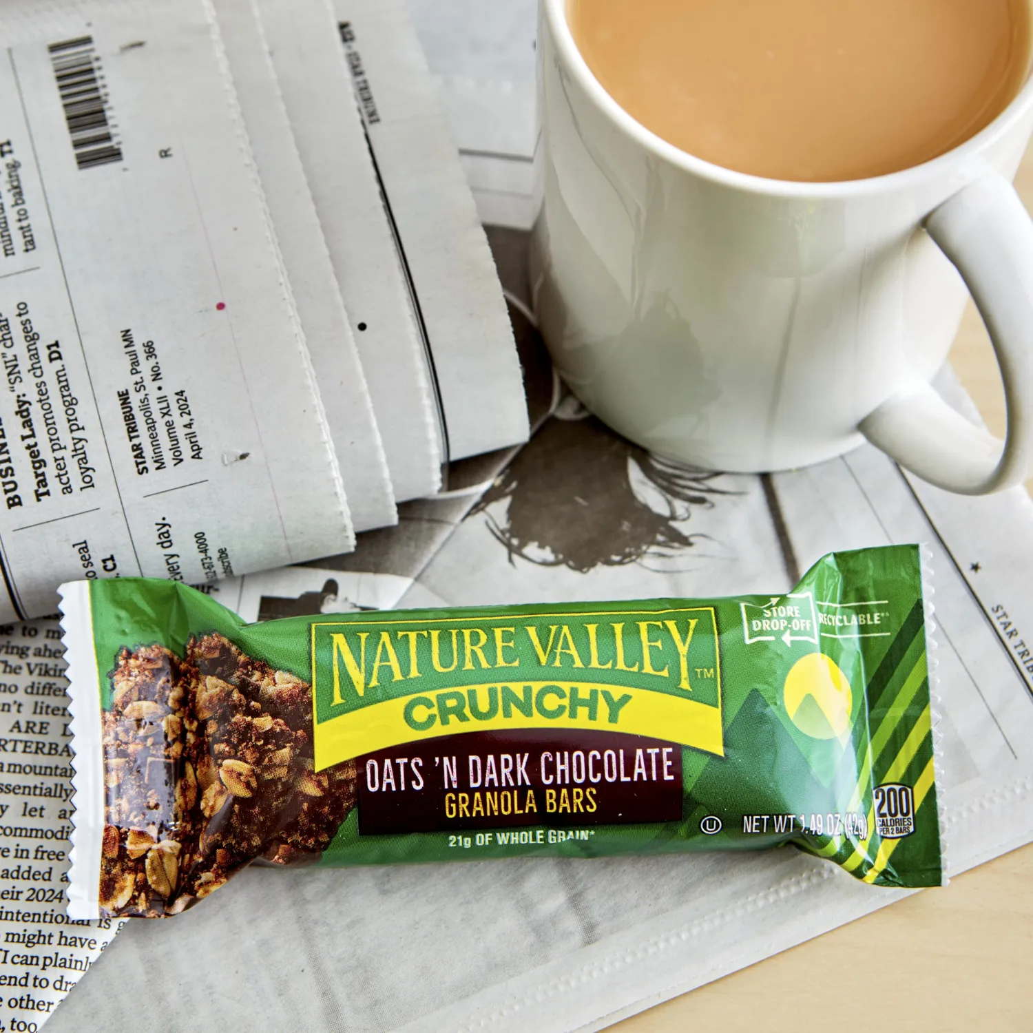 Nature Valley Crunchy Granola Bars, Oats 'n Dark Chocolate, 12 Ct, 8.94 oz (6 Pouches)