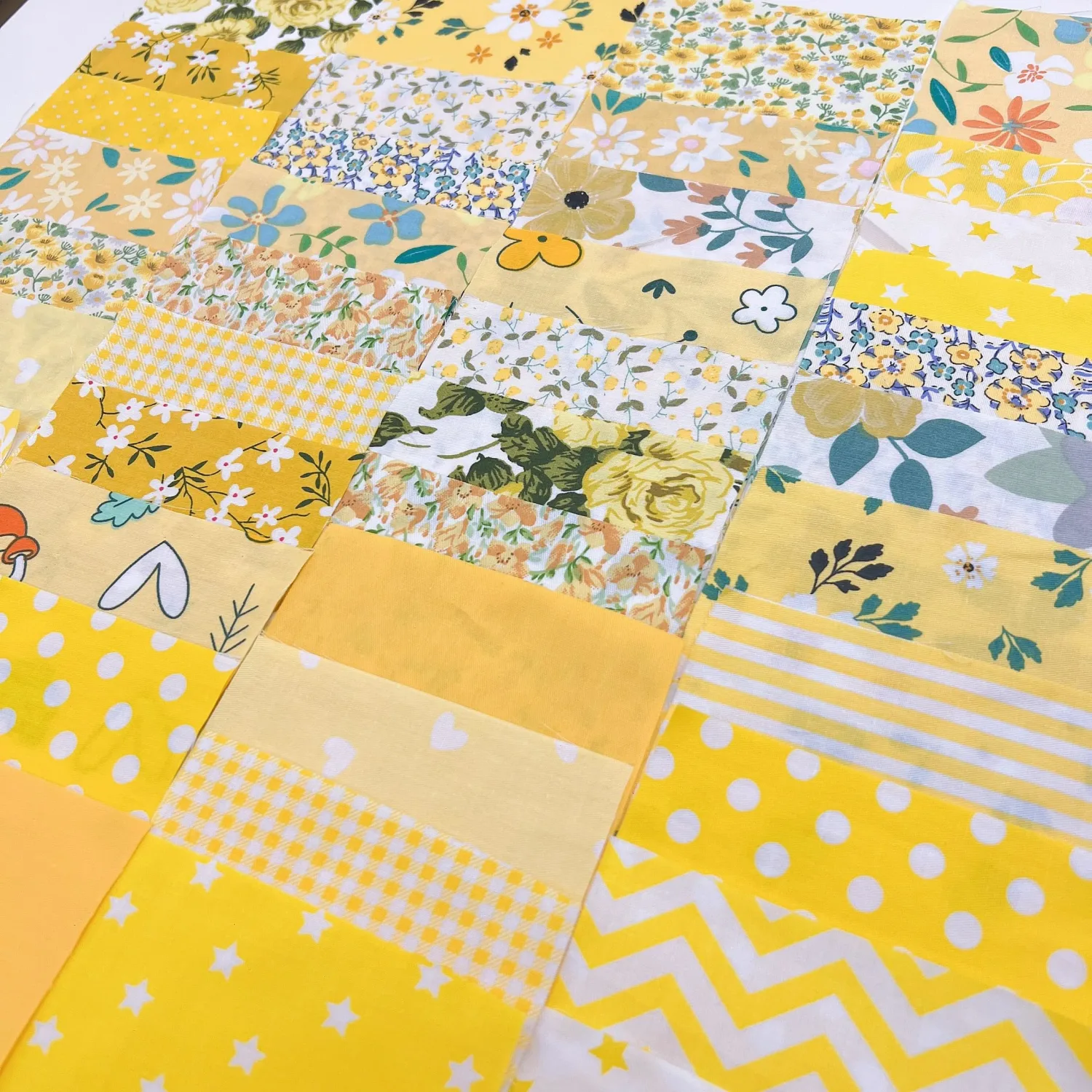 42Pcs 10cm*10cm Cotton Fabric DIY Making Supplies Quilting Patchwork Fabric Fat Quarter Bundles DIY for Quilting Cotton Patchwork Cushions(Yellow, 10cm*10cm)