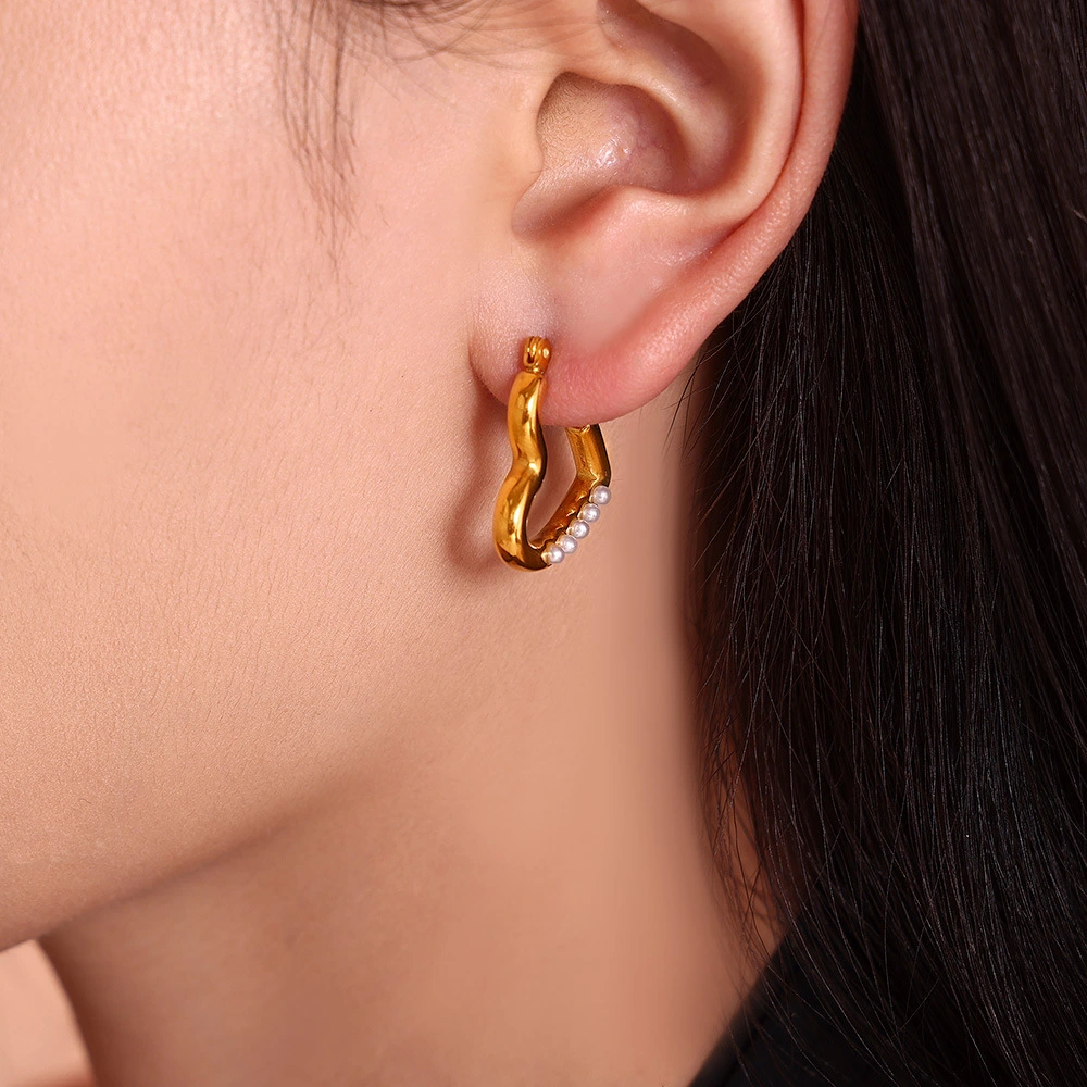 Heart-shaped Stainless Steel 18K Gold-plated Light Luxury Earrings