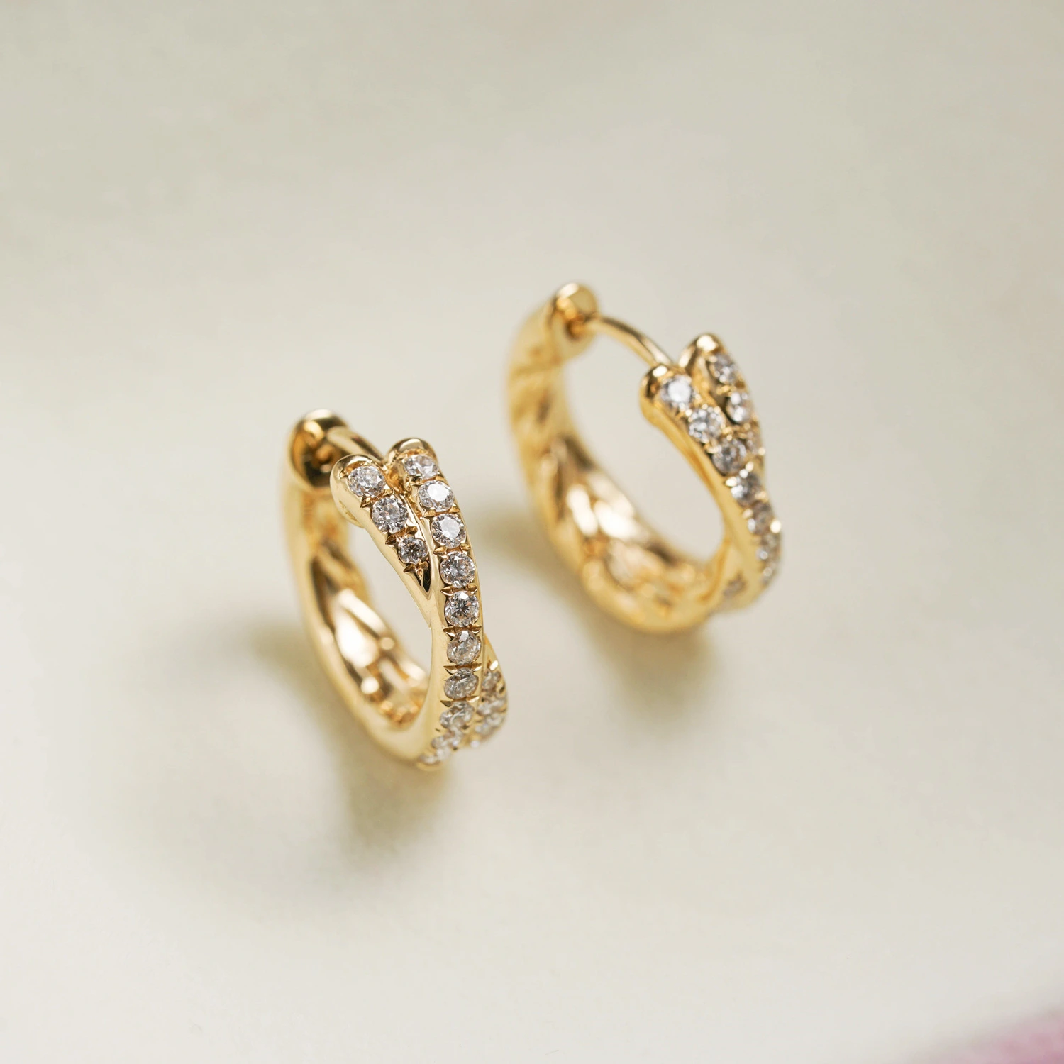 Cross Double Row Diamond Version Exquisite Commuter Style Twist Earrings