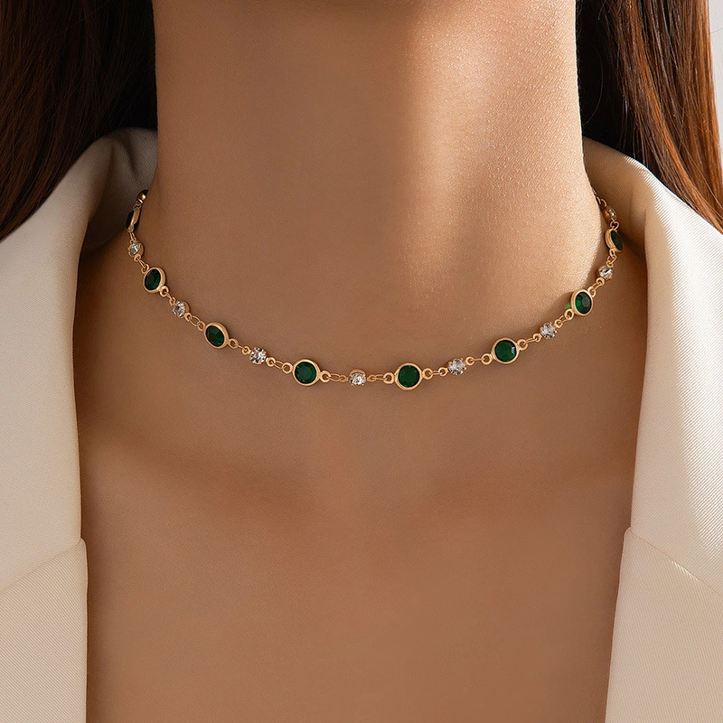 Green Zircon Retro Diamonds Short Clavicle Chain