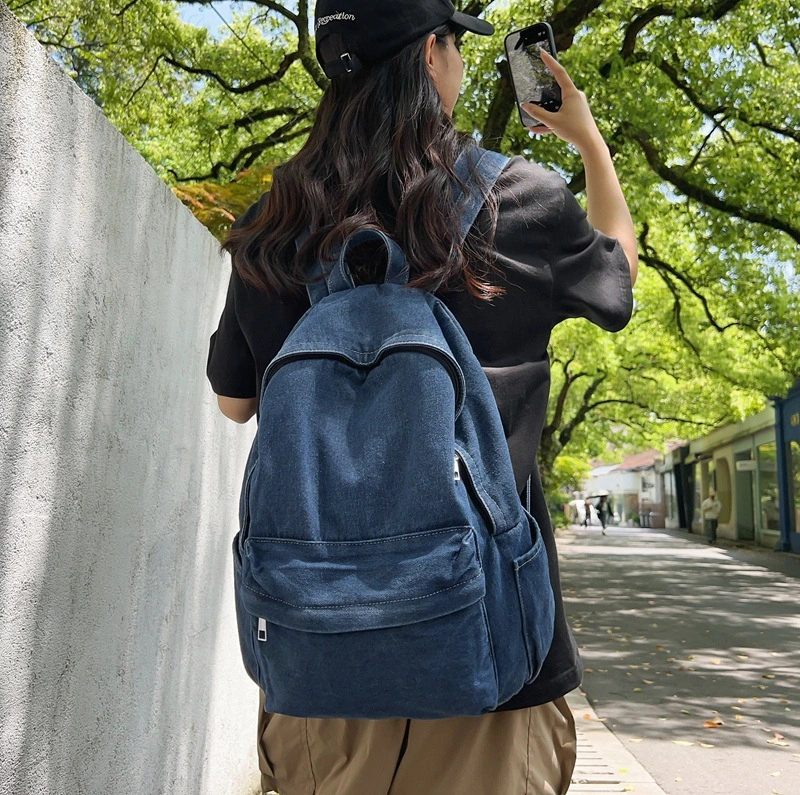 Large Capacity Versatile Lightweight Backpack Student Class Schoolbag