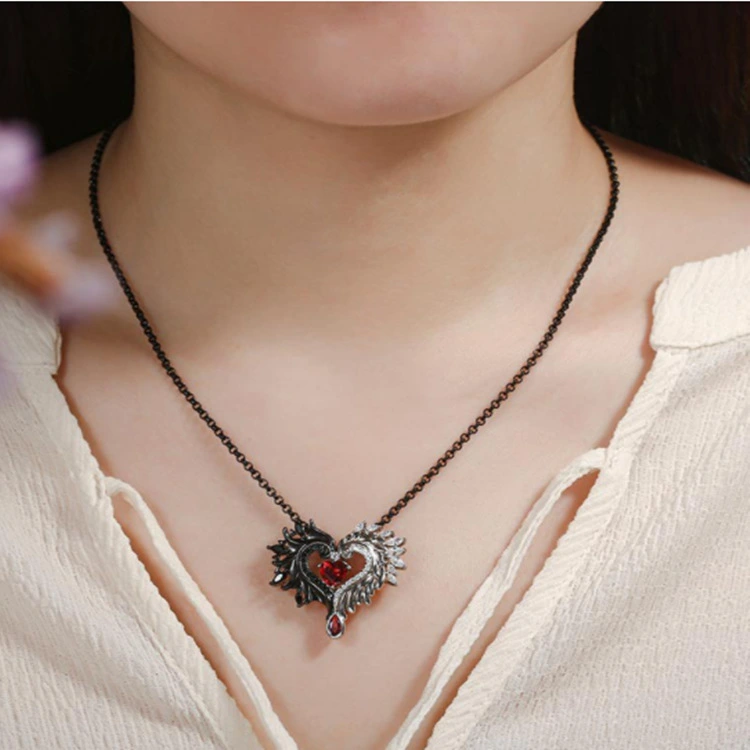 Heart-shaped Black And White Wings Heart-shaped Pendant Necklace