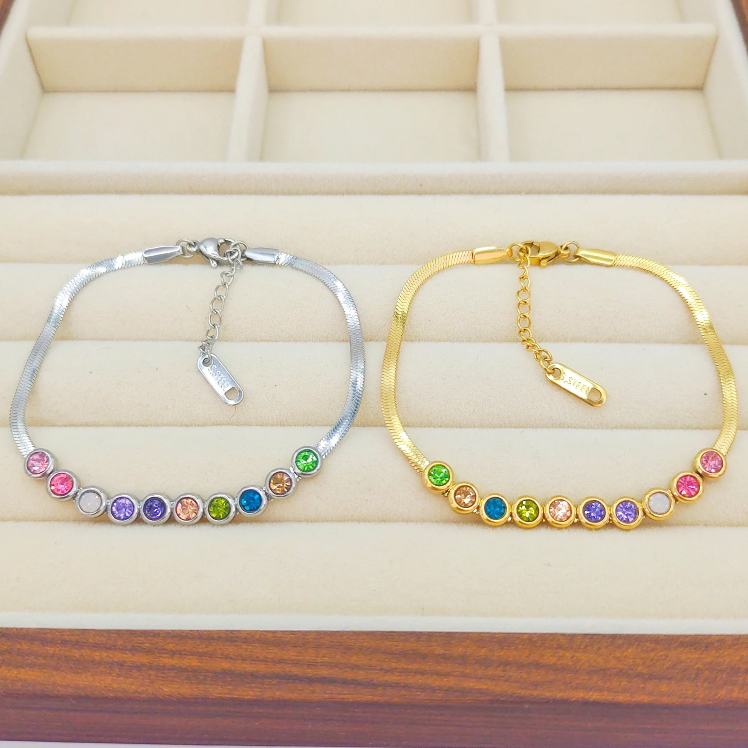 Women's European And American Simple Blade Bracelet