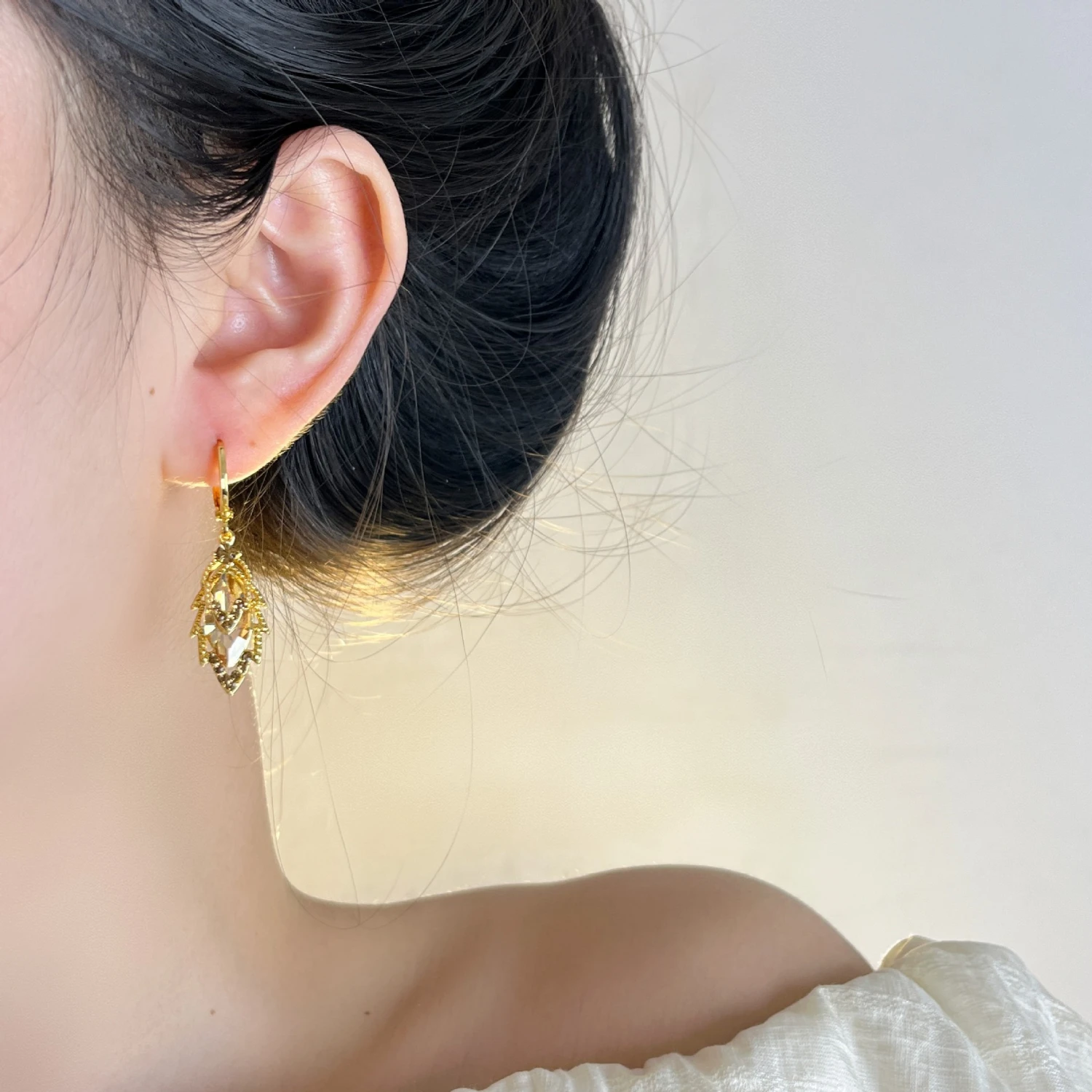 Exquisite Crystal Leaf Silver Needle Ear Clip Female