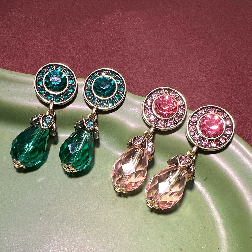 High-grade Crystal Zircon Stylish Textured Earrings