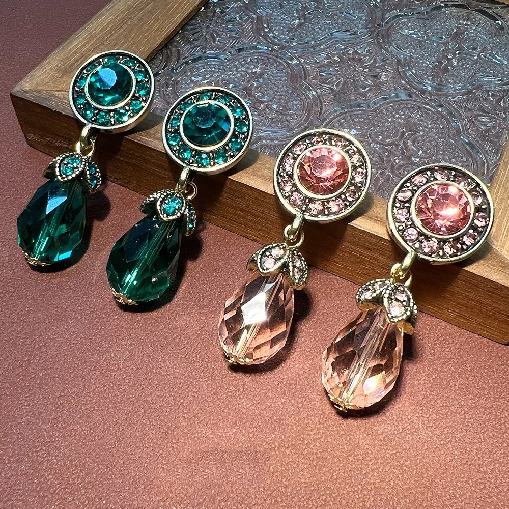 High-grade Crystal Zircon Stylish Textured Earrings