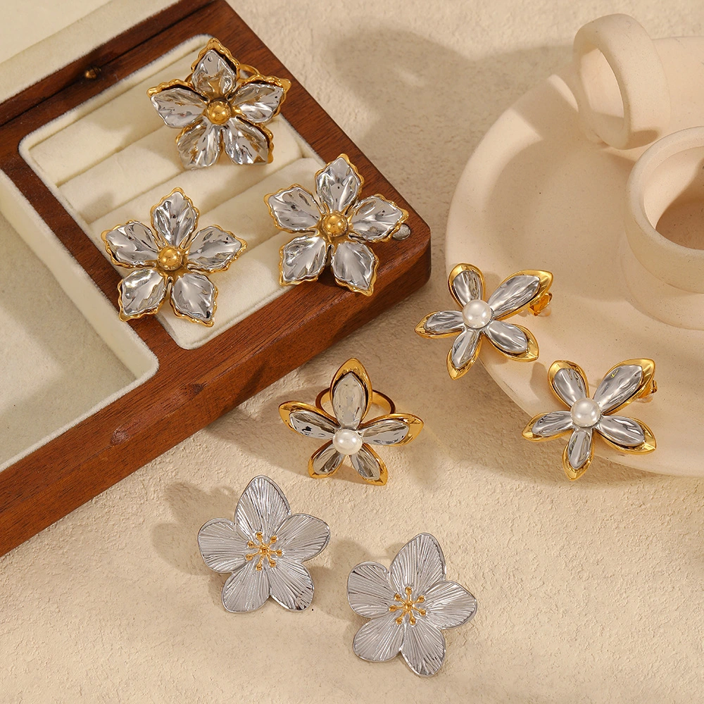Special-interest Design Titanium Steel Flower Stud Earrings For Women