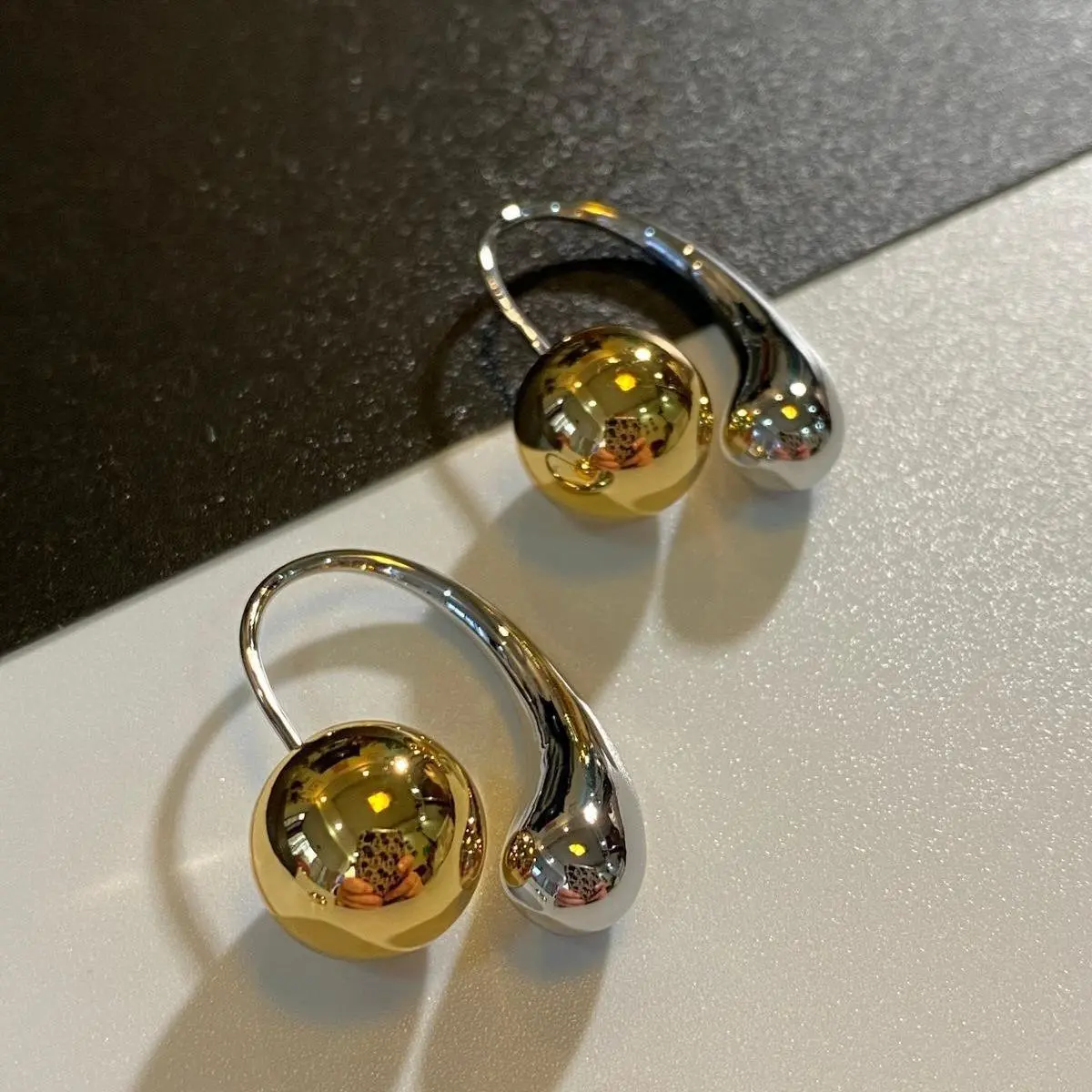 Unique Punk Style Contrast Color Metal Beads Gilded Ear Studs