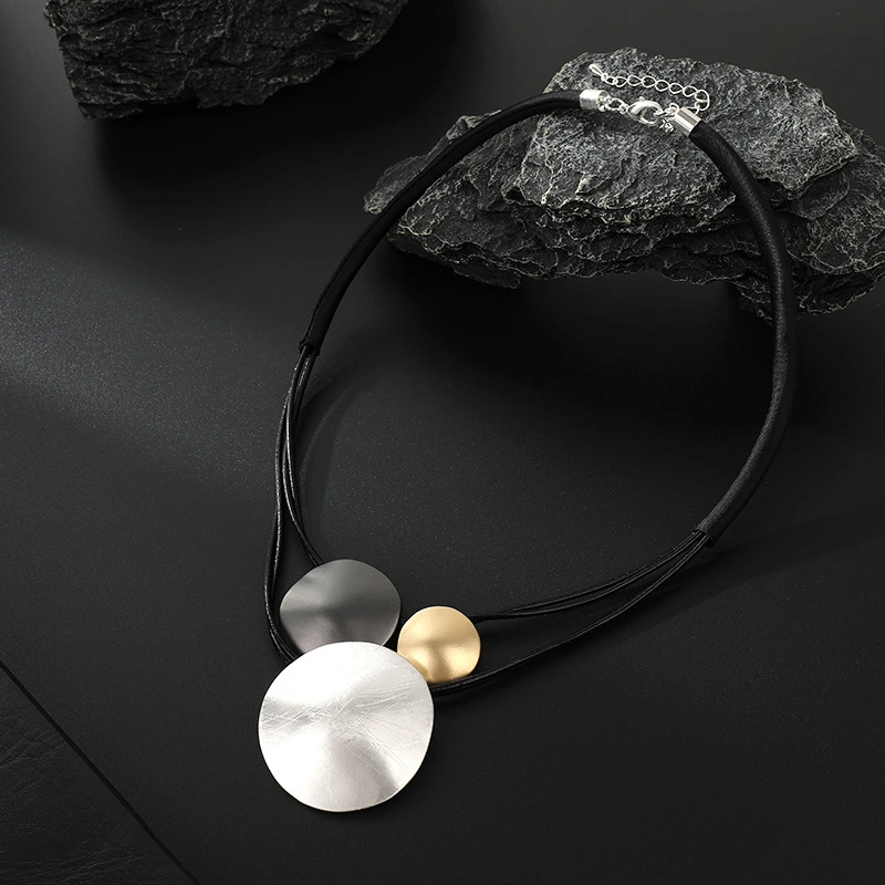 Trend Round Pendant Geometric Alloy Choker