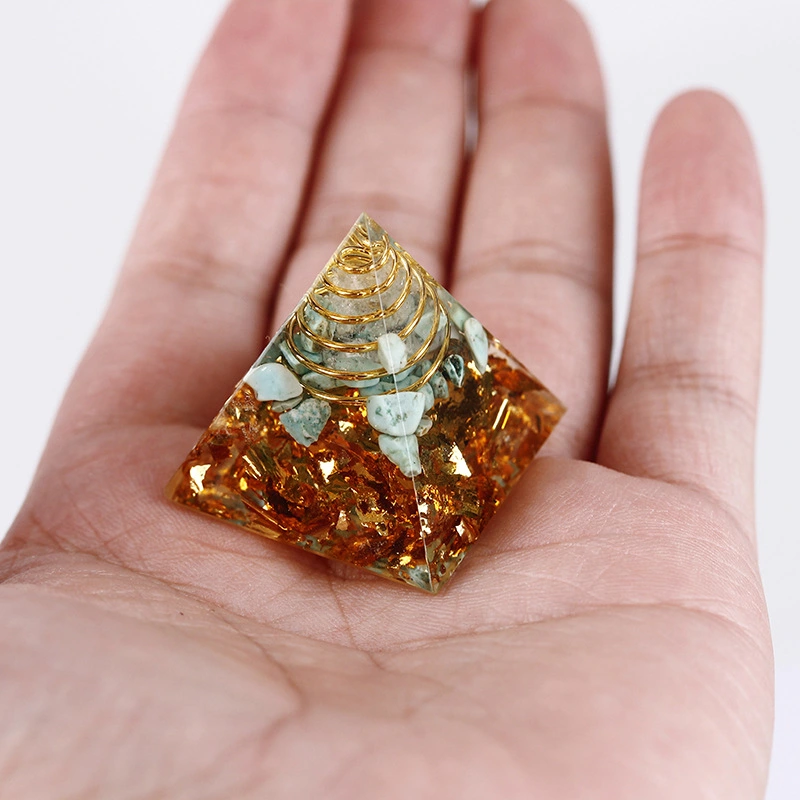 Natural Crystal Gravel Pyramid Epoxy Decorations