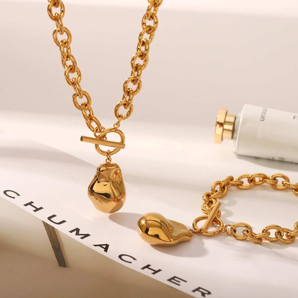 Retro Stainless Steel OT Buckle Gold-plated Necklace Women's Simple High-end Sense