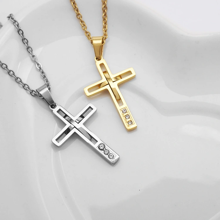European And American Diamond Studded Hollow Gold Necklace